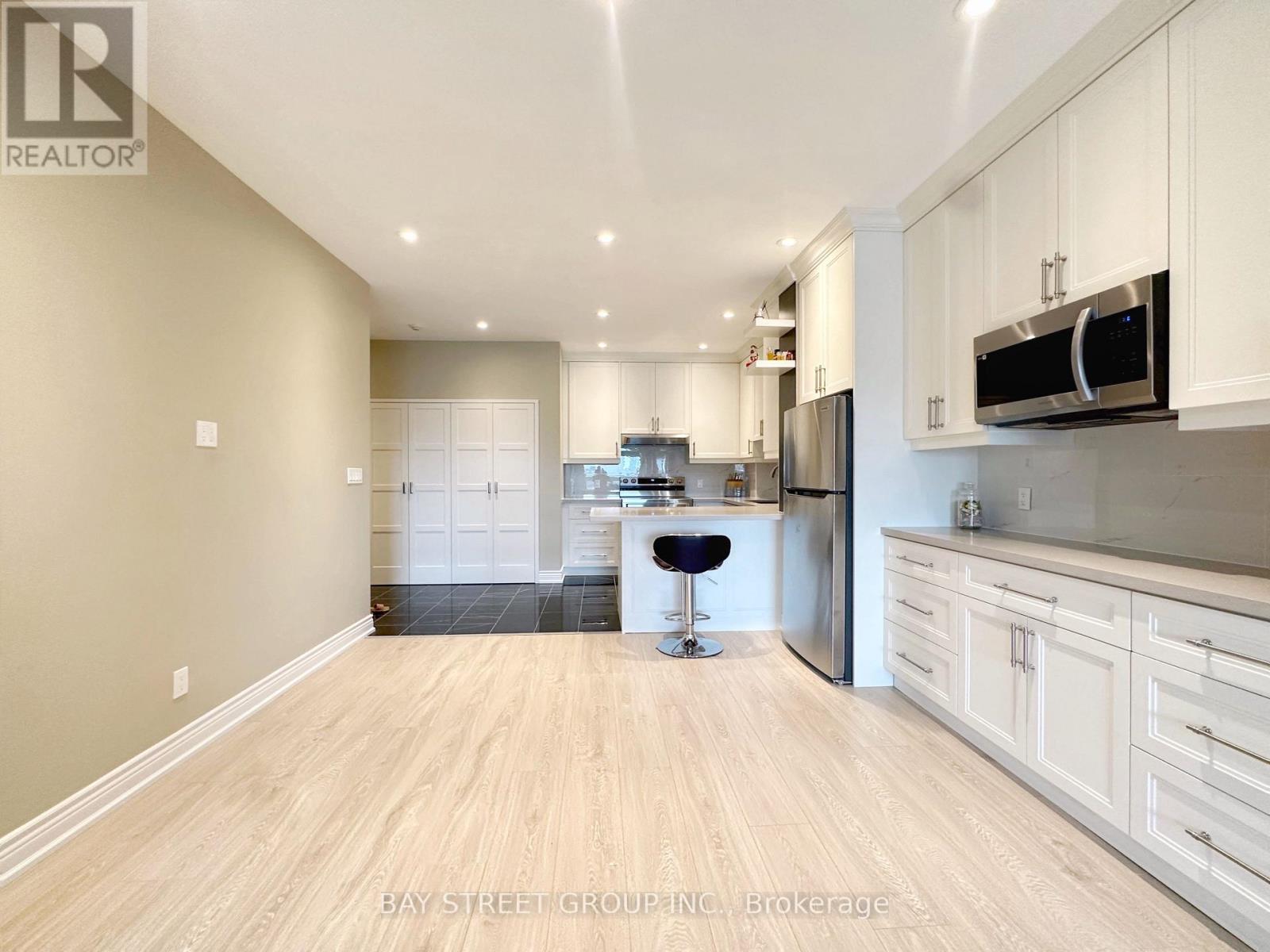 1001 - 102 Bloor Street W, Toronto, Ontario  M5S 1M8 - Photo 11 - C12833164