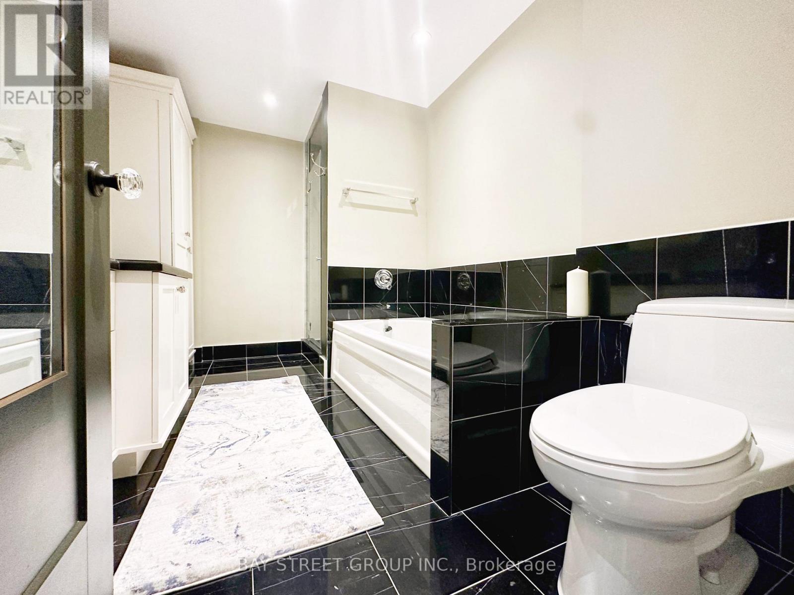 1001 - 102 Bloor Street W, Toronto, Ontario  M5S 1M8 - Photo 25 - C12833164