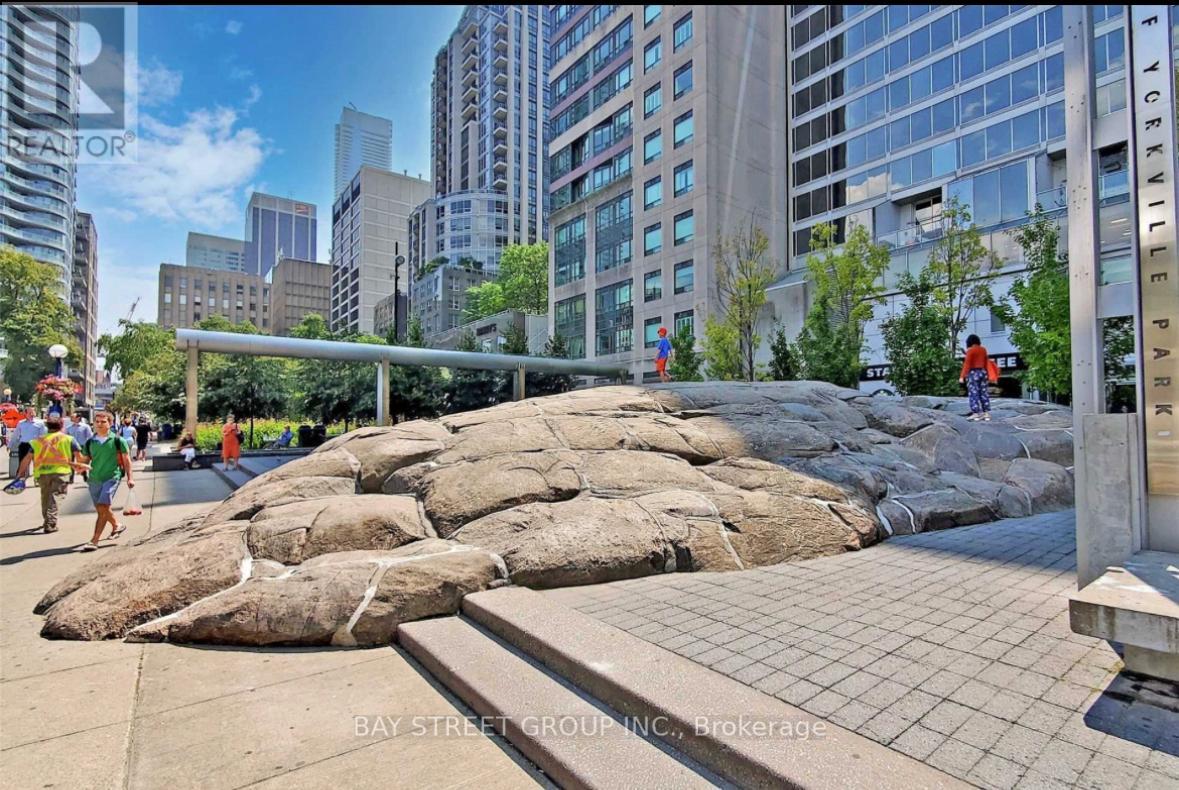 1001 - 102 Bloor Street W, Toronto, Ontario  M5S 1M8 - Photo 28 - C12833164