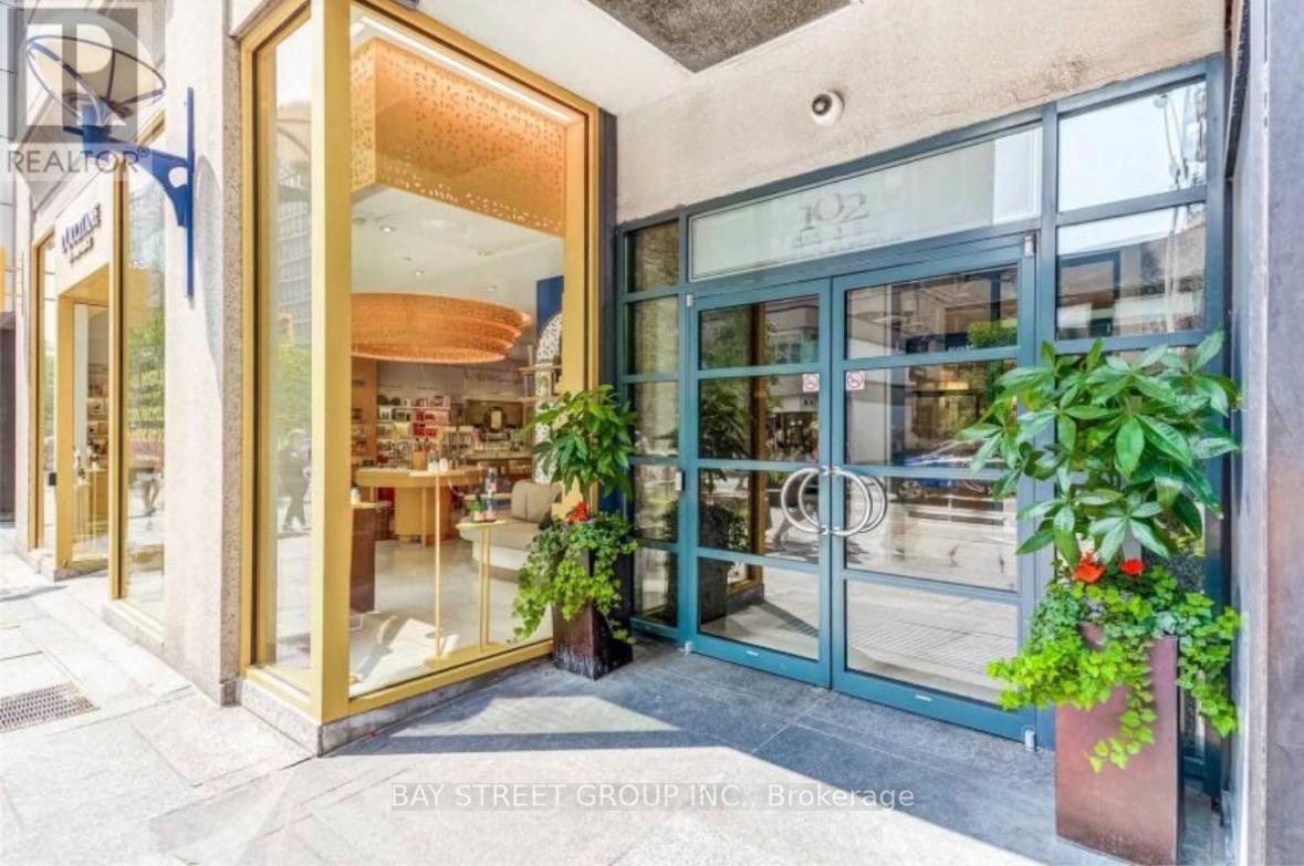 1001 - 102 Bloor Street W, Toronto, Ontario  M5S 1M8 - Photo 3 - C12833164