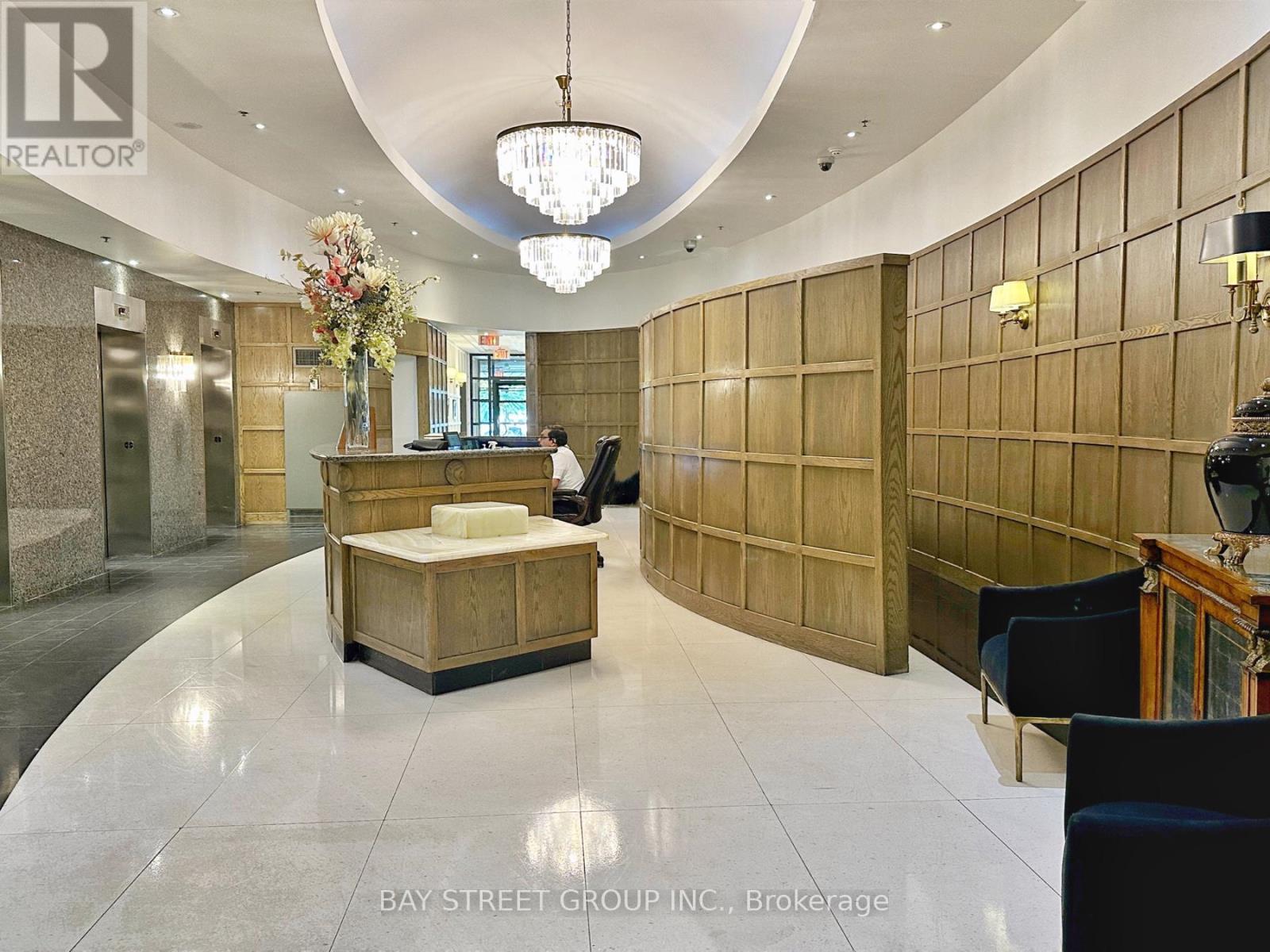 1001 - 102 Bloor Street W, Toronto, Ontario  M5S 1M8 - Photo 4 - C12833164