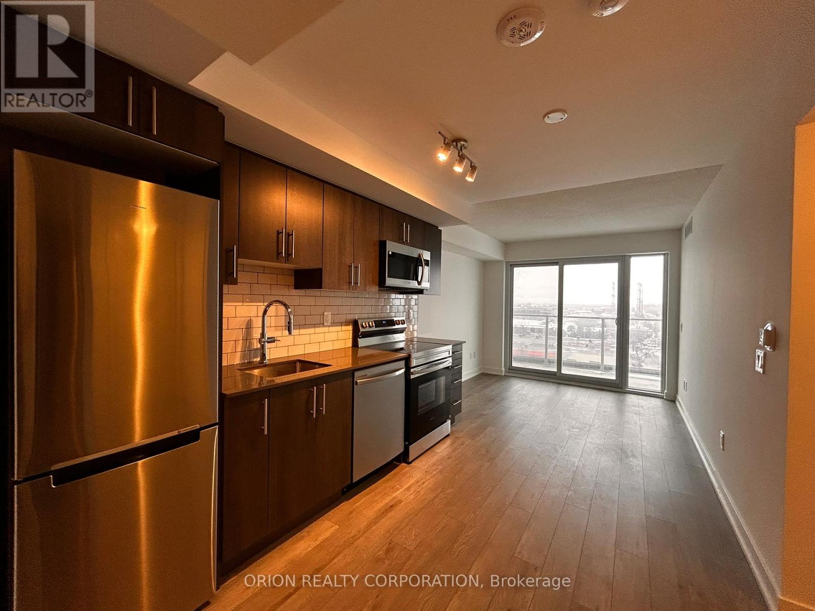 904 - 1010 Sandy Beach Road, Pickering, Ontario  L1W 0C7 - Photo 2 - E12832962