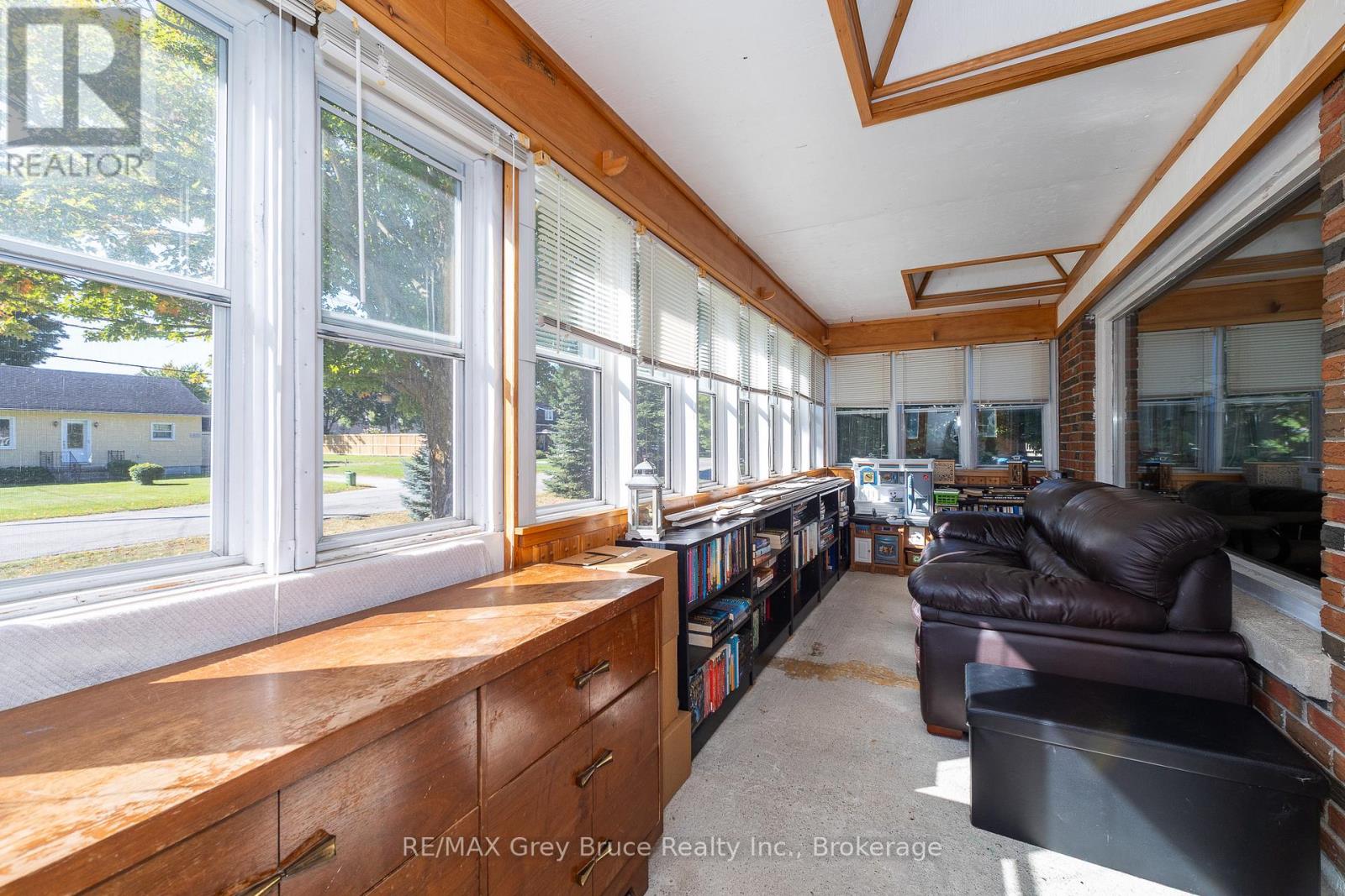 836 11th Street W, Owen Sound, Ontario N4K 3T3 - Photo 2 - X12833160