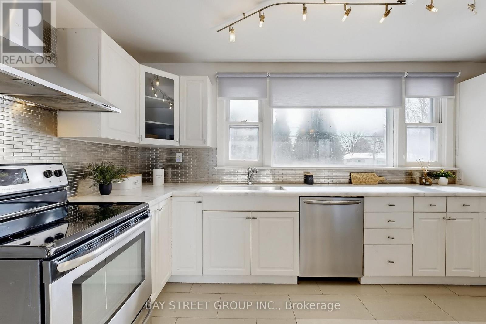 1011 Janette Street, Newmarket, Ontario  L3Y 3C4 - Photo 15 - N12832872