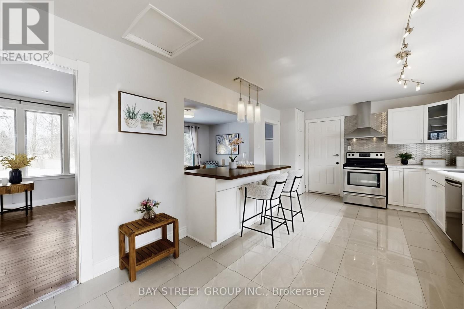 1011 Janette Street, Newmarket, Ontario  L3Y 3C4 - Photo 17 - N12832872