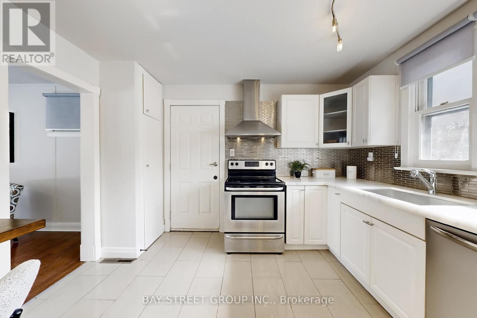 1011 Janette Street, Newmarket, Ontario  L3Y 3C4 - Photo 19 - N12832872