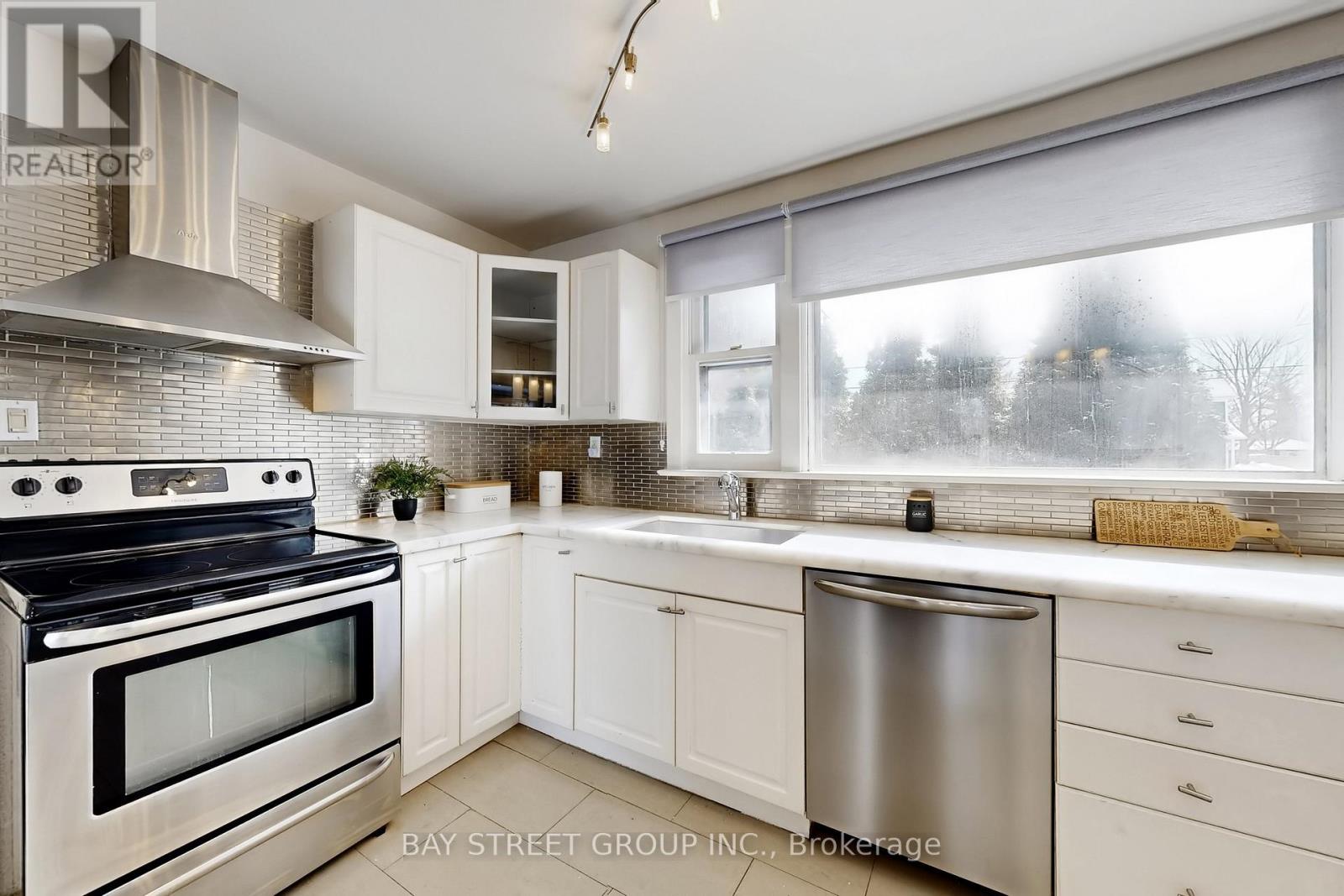 1011 Janette Street, Newmarket, Ontario  L3Y 3C4 - Photo 20 - N12832872