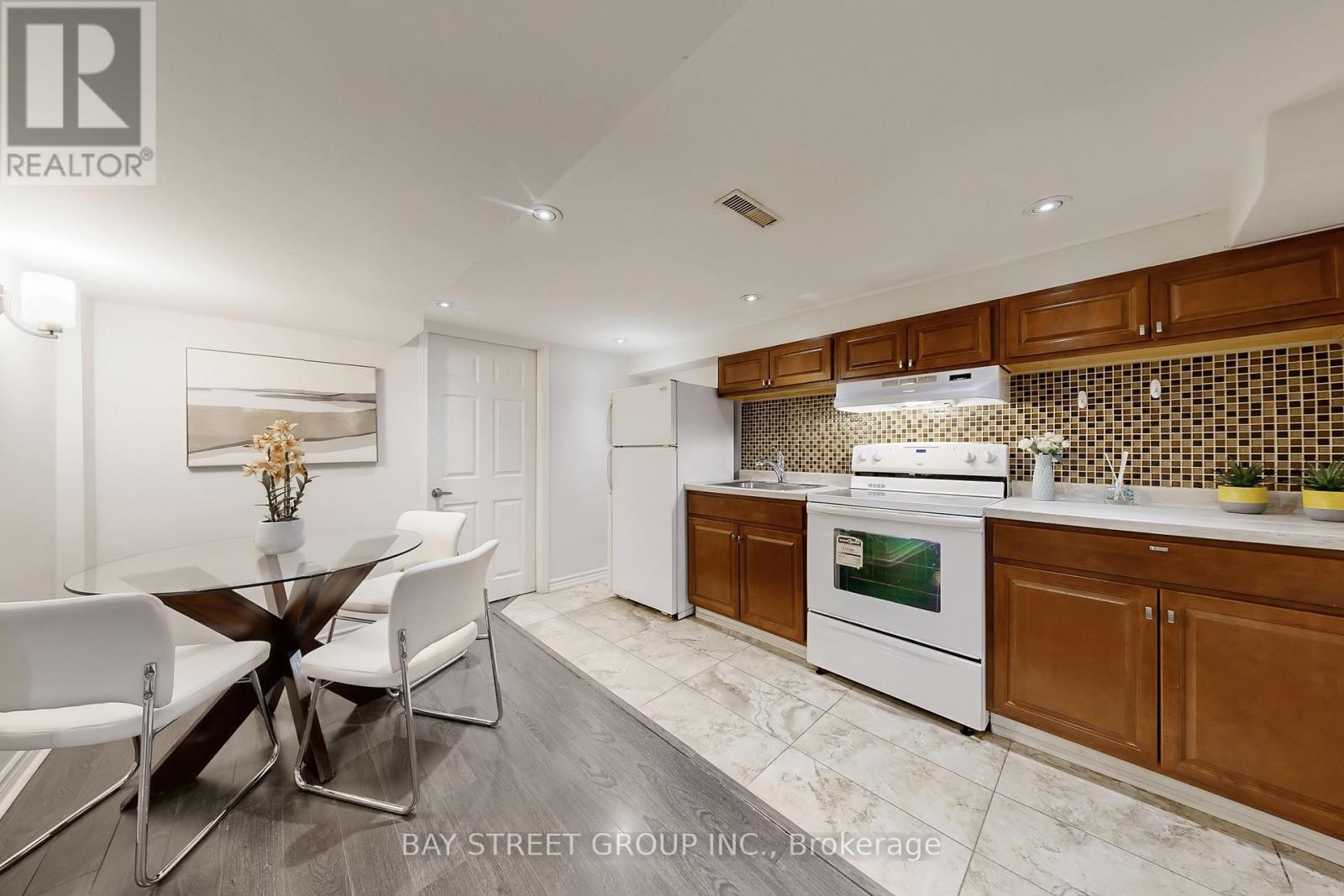 1011 Janette Street, Newmarket, Ontario  L3Y 3C4 - Photo 37 - N12832872