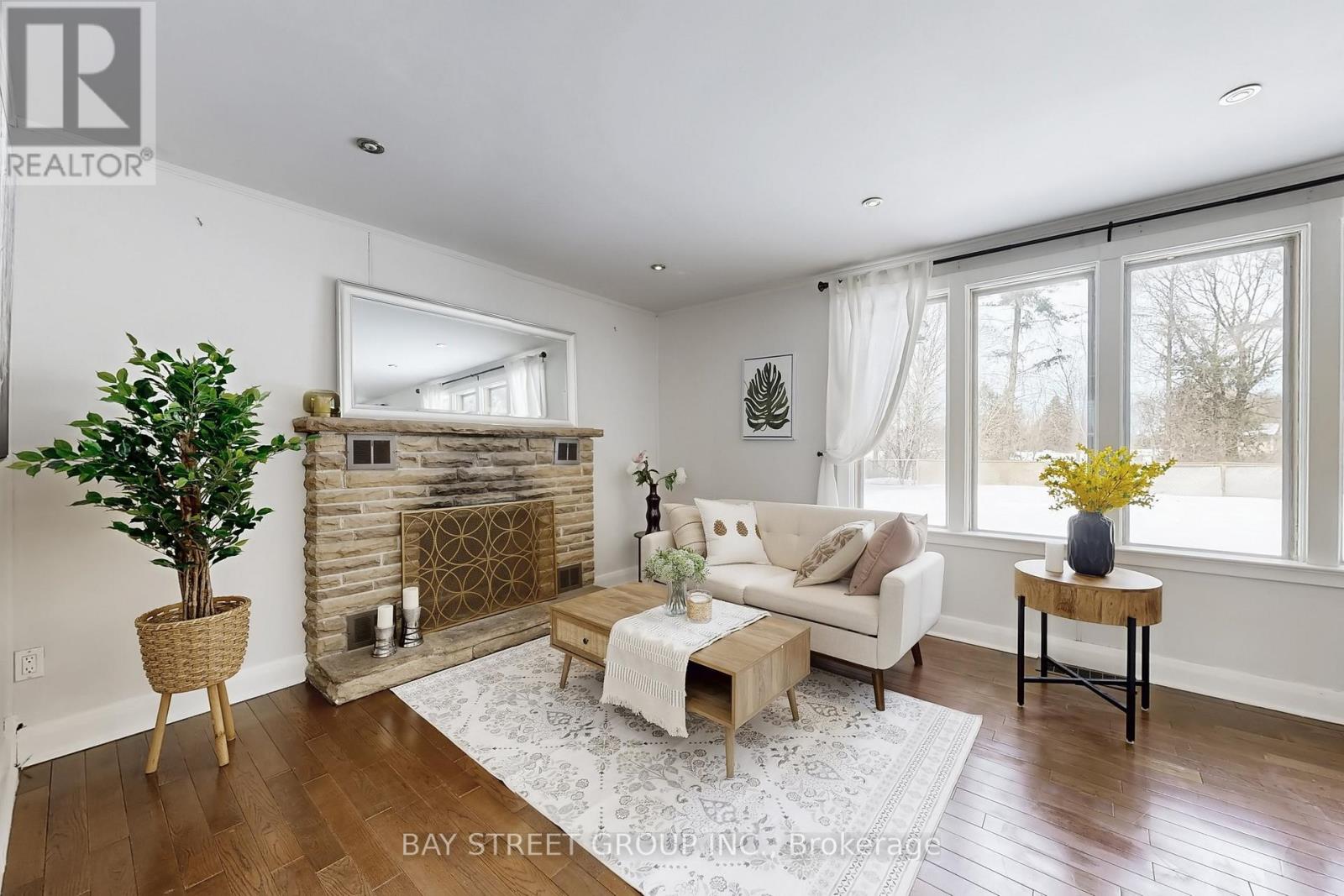 1011 Janette Street, Newmarket, Ontario  L3Y 3C4 - Photo 6 - N12832872