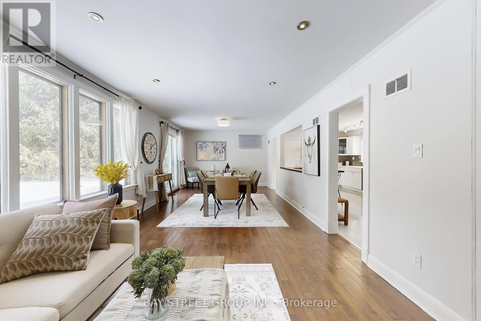 1011 Janette Street, Newmarket, Ontario  L3Y 3C4 - Photo 7 - N12832872