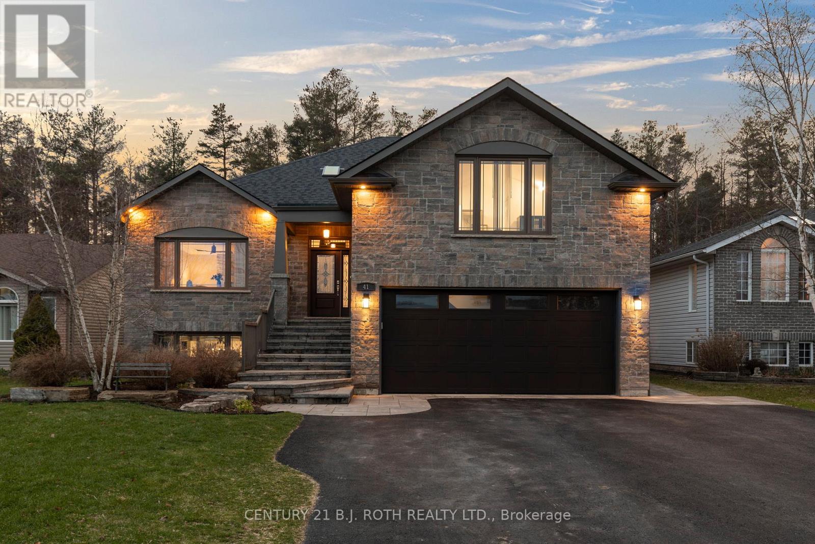 41 Osborn Street, Essa (Angus), Ontario  L0M 1B0 - Photo 2 - N12832936