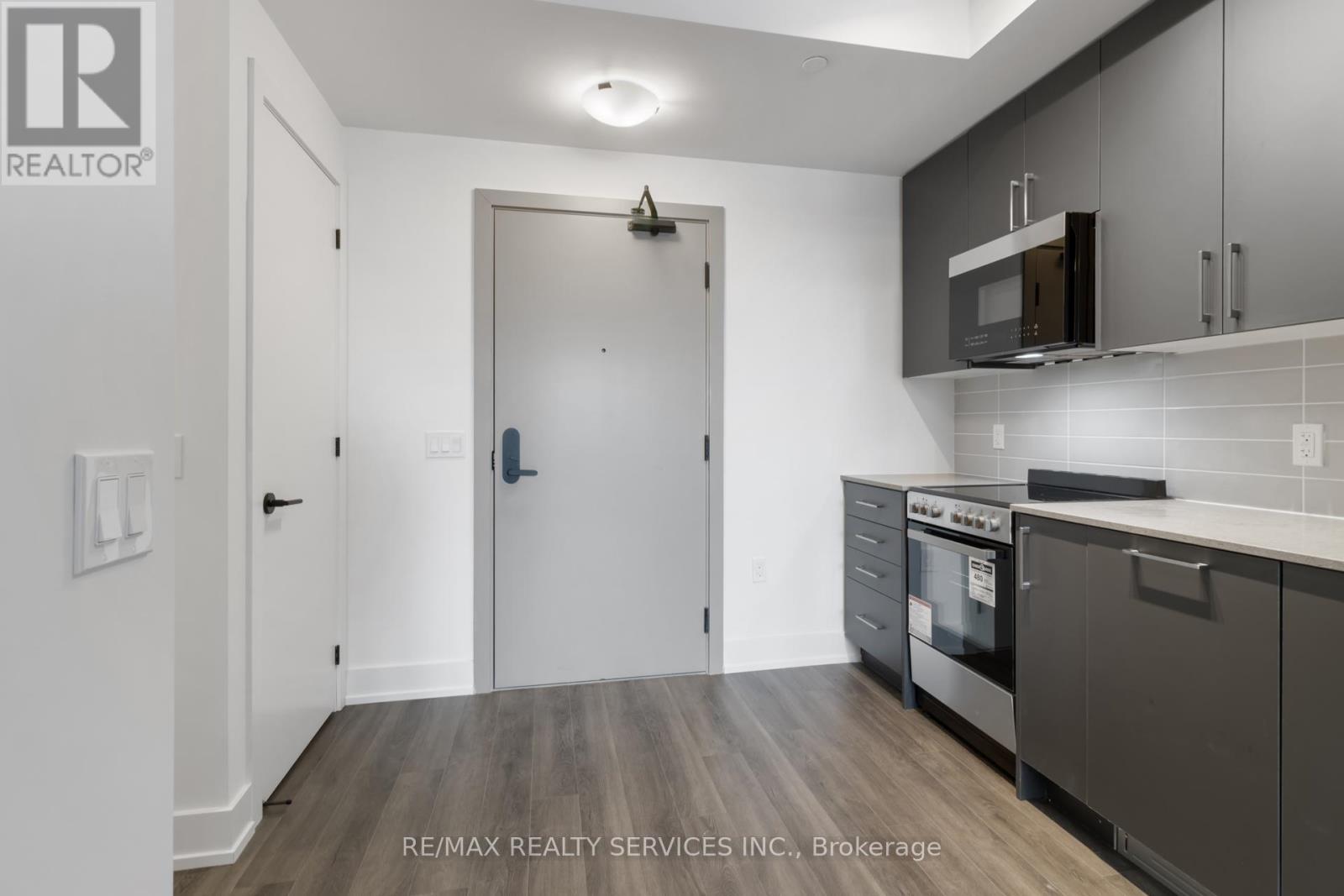 335 - 2075 King Road, King, Ontario L7B 0R6 - Photo 11 - N12832978