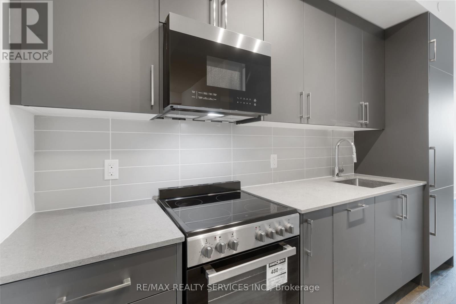 335 - 2075 King Road, King, Ontario L7B 0R6 - Photo 13 - N12832978