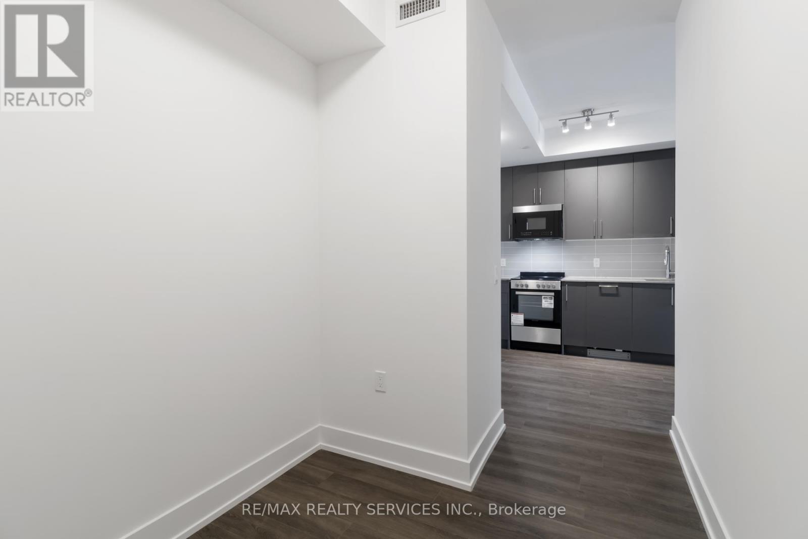 335 - 2075 King Road, King, Ontario L7B 0R6 - Photo 18 - N12832978