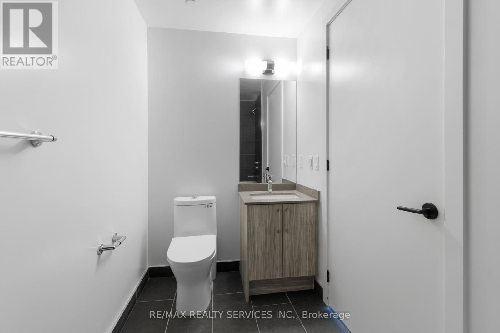 335 - 2075 King Road, King, Ontario L7B 0R6 - Photo 28 - N12832978