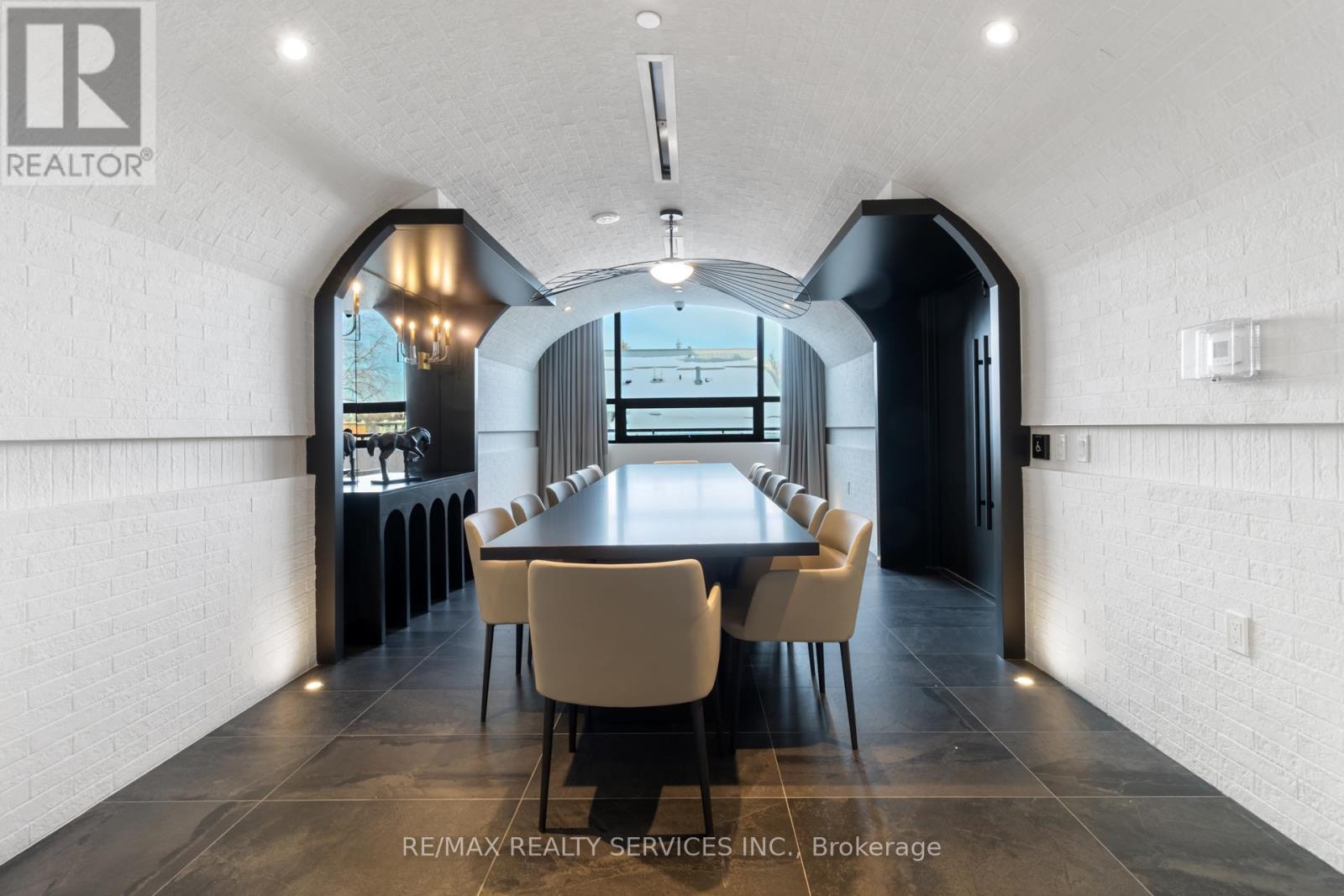 335 - 2075 King Road, King, Ontario L7B 0R6 - Photo 38 - N12832978