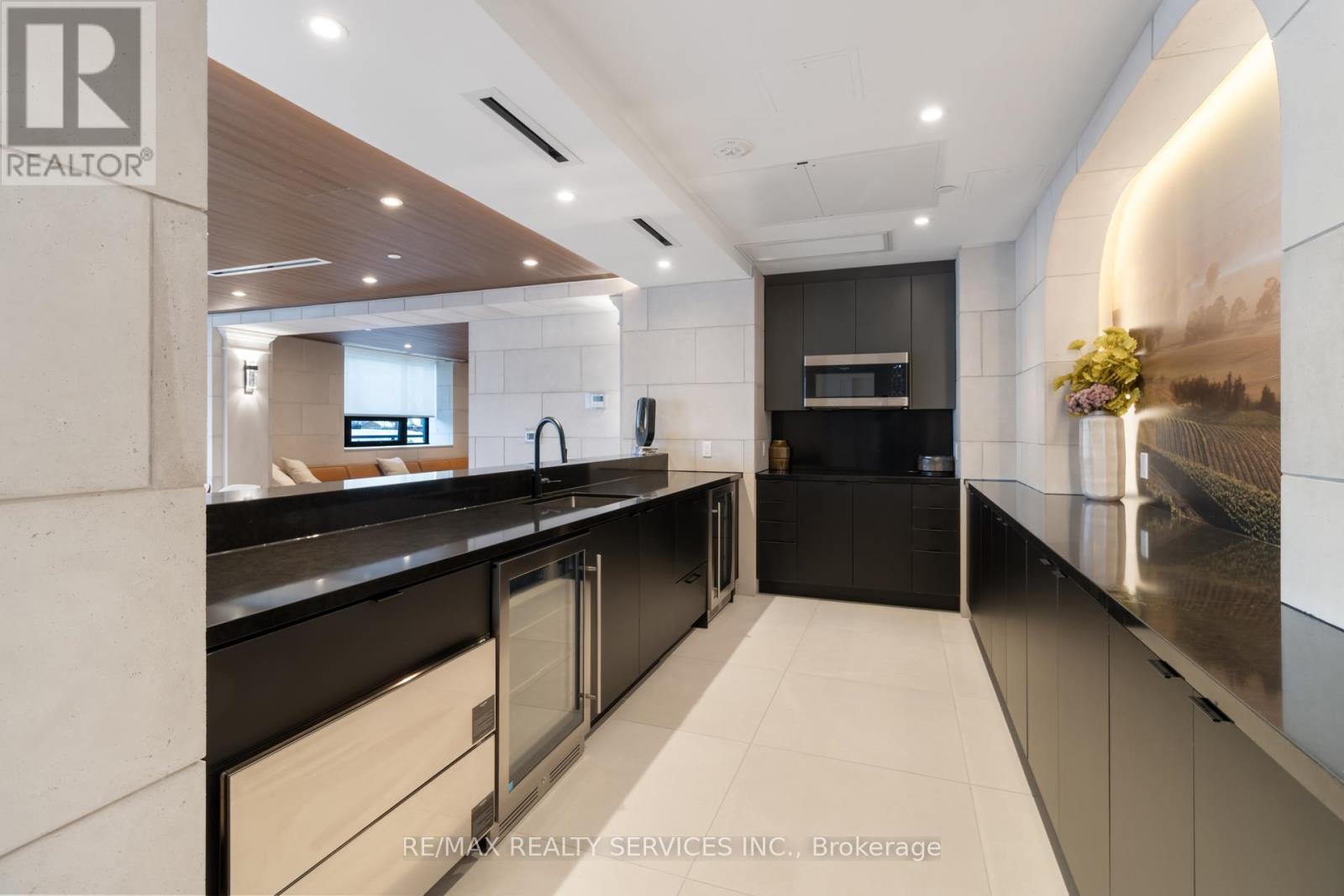 335 - 2075 King Road, King, Ontario L7B 0R6 - Photo 42 - N12832978