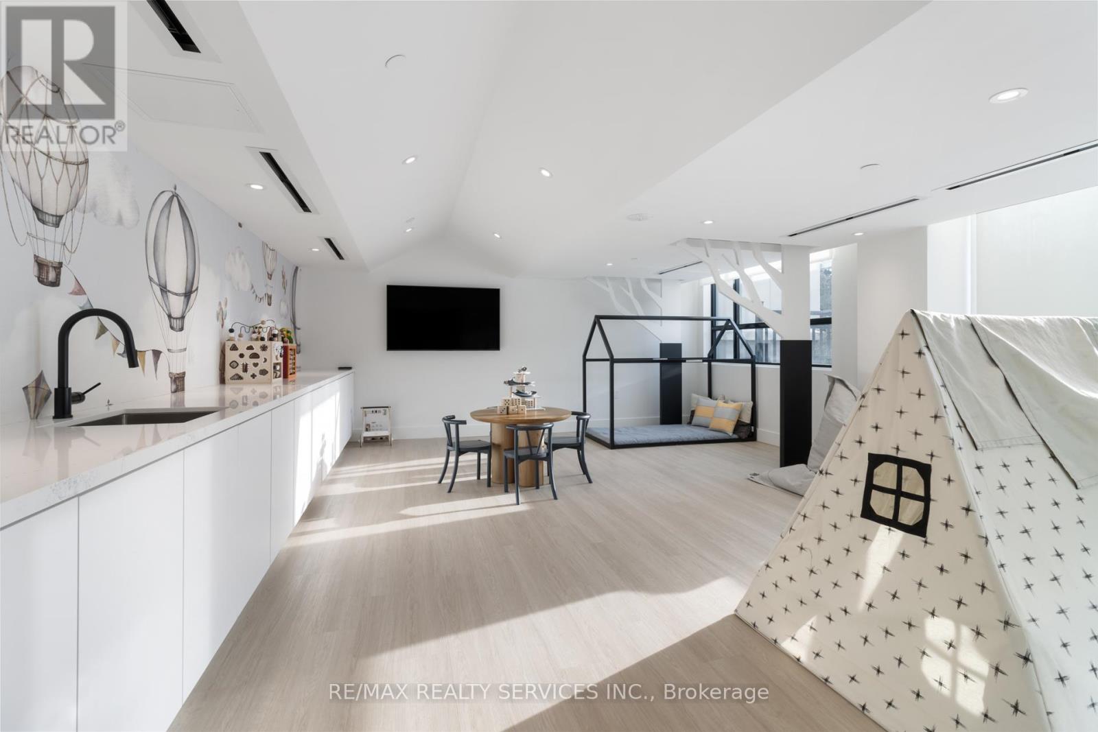 335 - 2075 King Road, King, Ontario L7B 0R6 - Photo 43 - N12832978