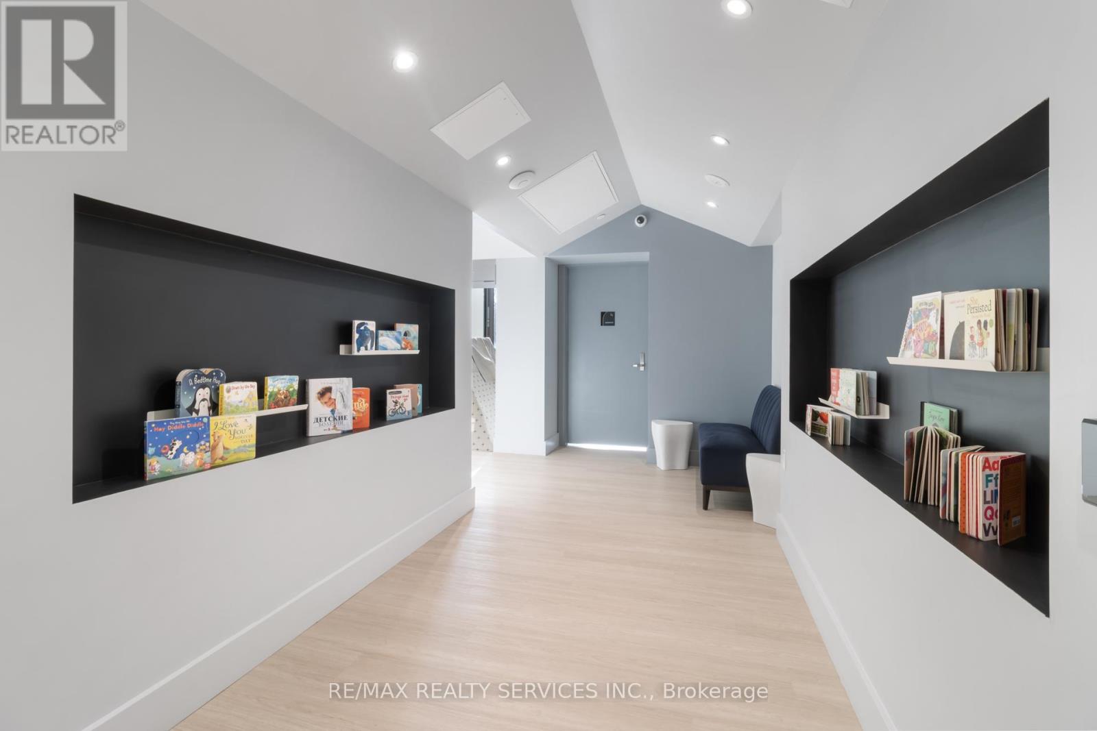 335 - 2075 King Road, King, Ontario L7B 0R6 - Photo 44 - N12832978