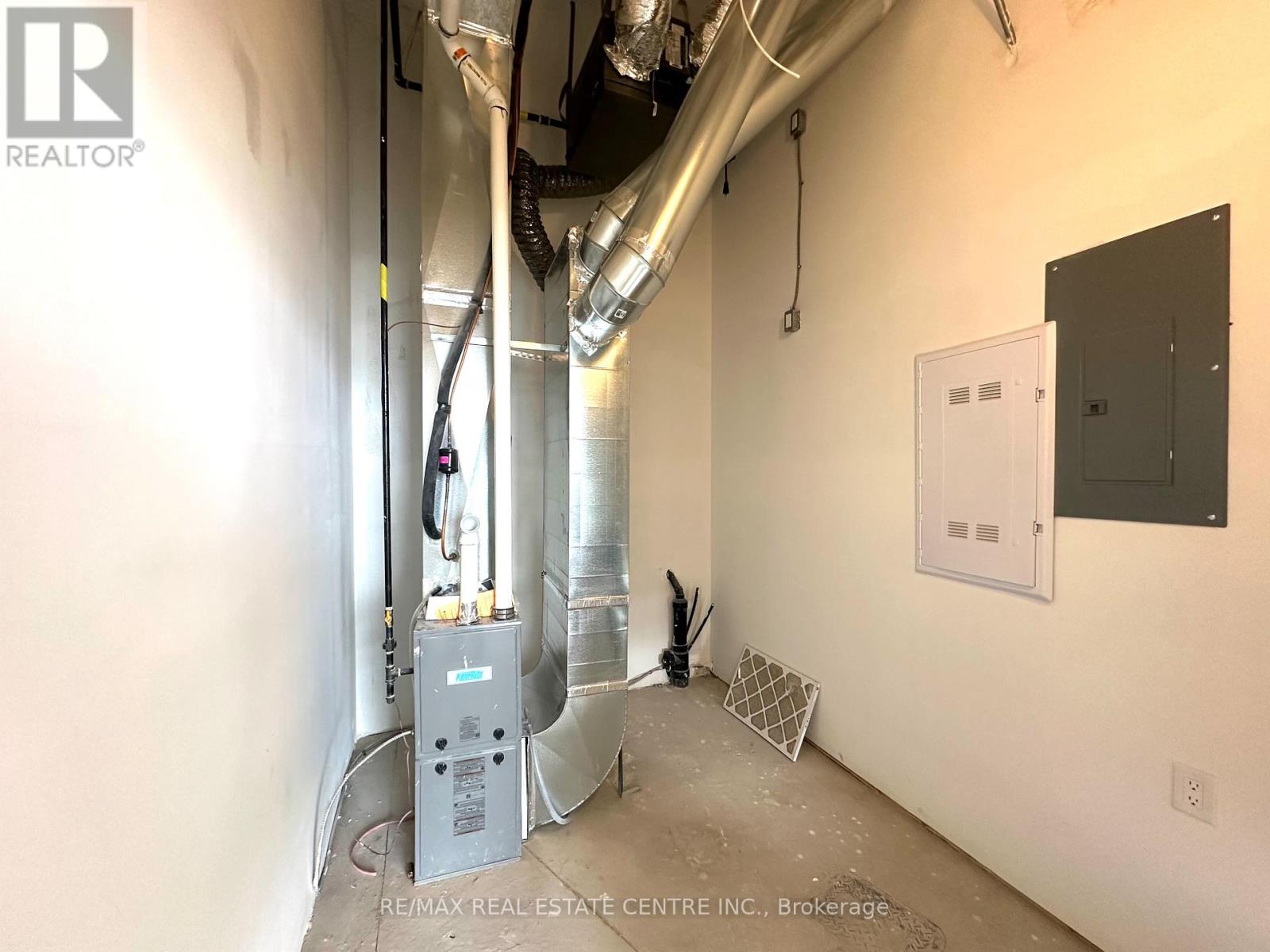 4 - 200 Dissette Street, Bradford West Gwillimbury, Ontario  L4Z 3G8 - Photo 11 - N12833006