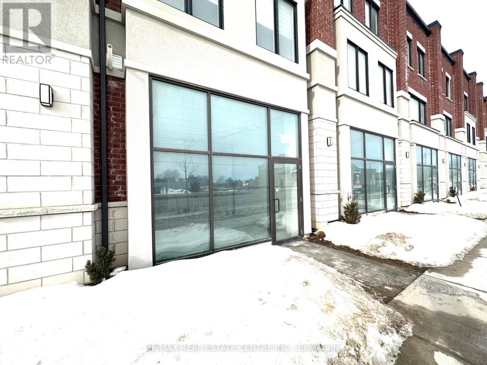 4 - 200 Dissette Street, Bradford West Gwillimbury, Ontario  L4Z 3G8 - Photo 3 - N12833006