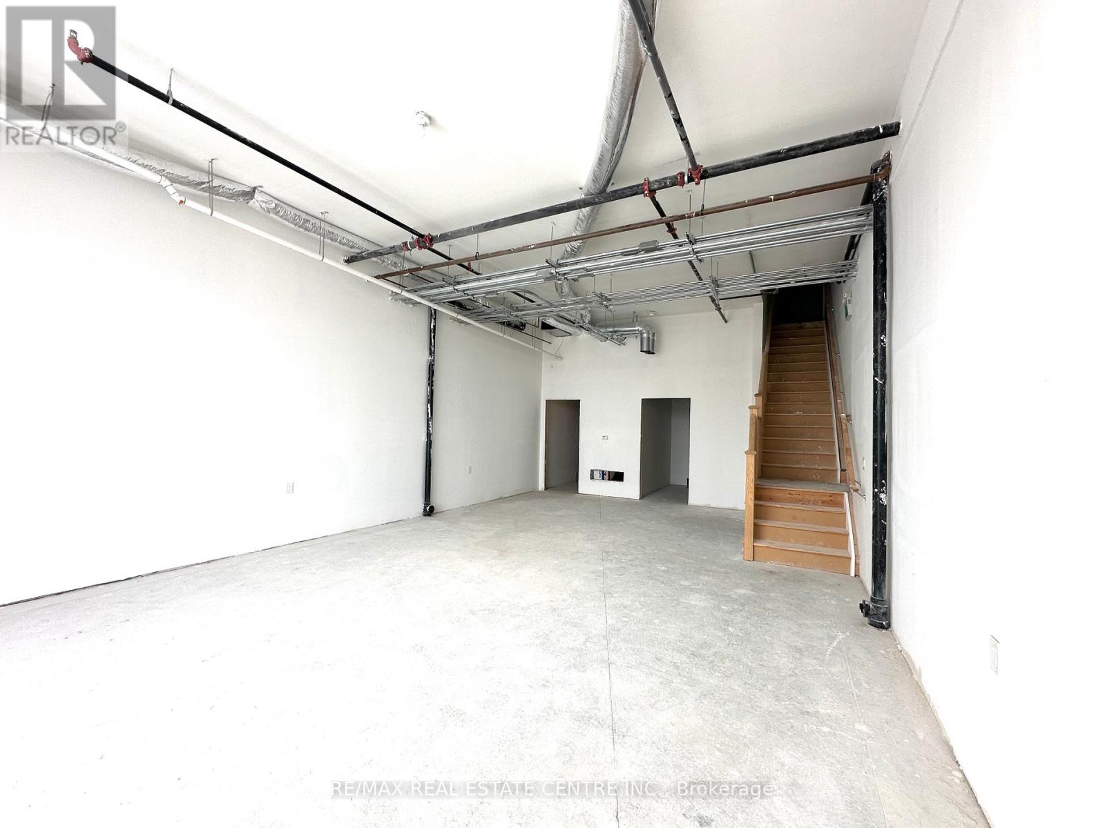 4 - 200 Dissette Street, Bradford West Gwillimbury, Ontario  L4Z 3G8 - Photo 4 - N12833006