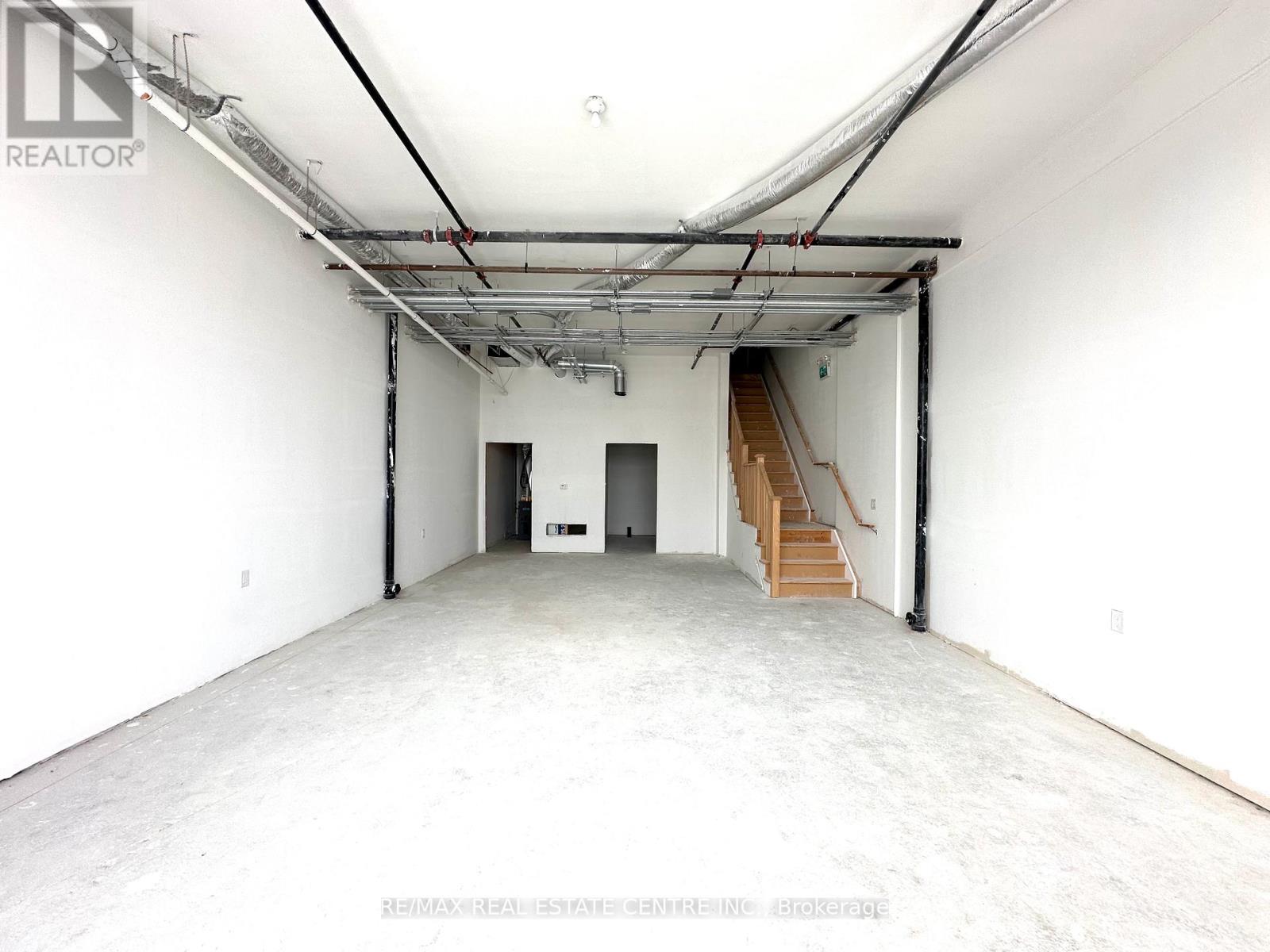 4 - 200 Dissette Street, Bradford West Gwillimbury, Ontario  L4Z 3G8 - Photo 5 - N12833006