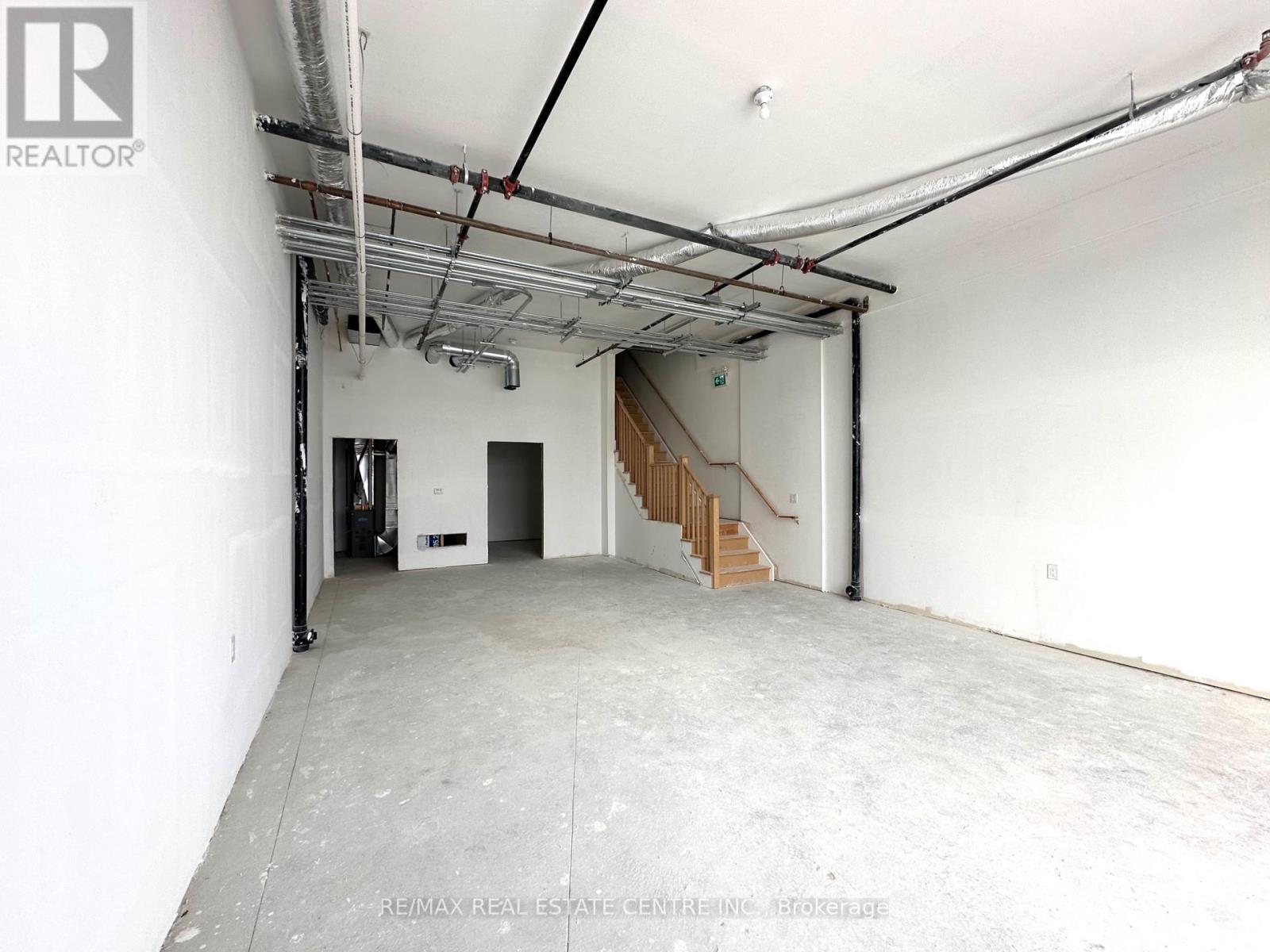 4 - 200 Dissette Street, Bradford West Gwillimbury, Ontario  L4Z 3G8 - Photo 6 - N12833006