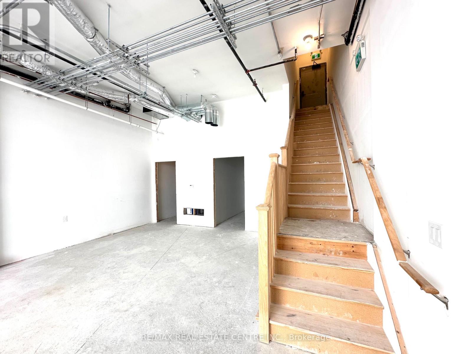 4 - 200 Dissette Street, Bradford West Gwillimbury, Ontario  L4Z 3G8 - Photo 7 - N12833006