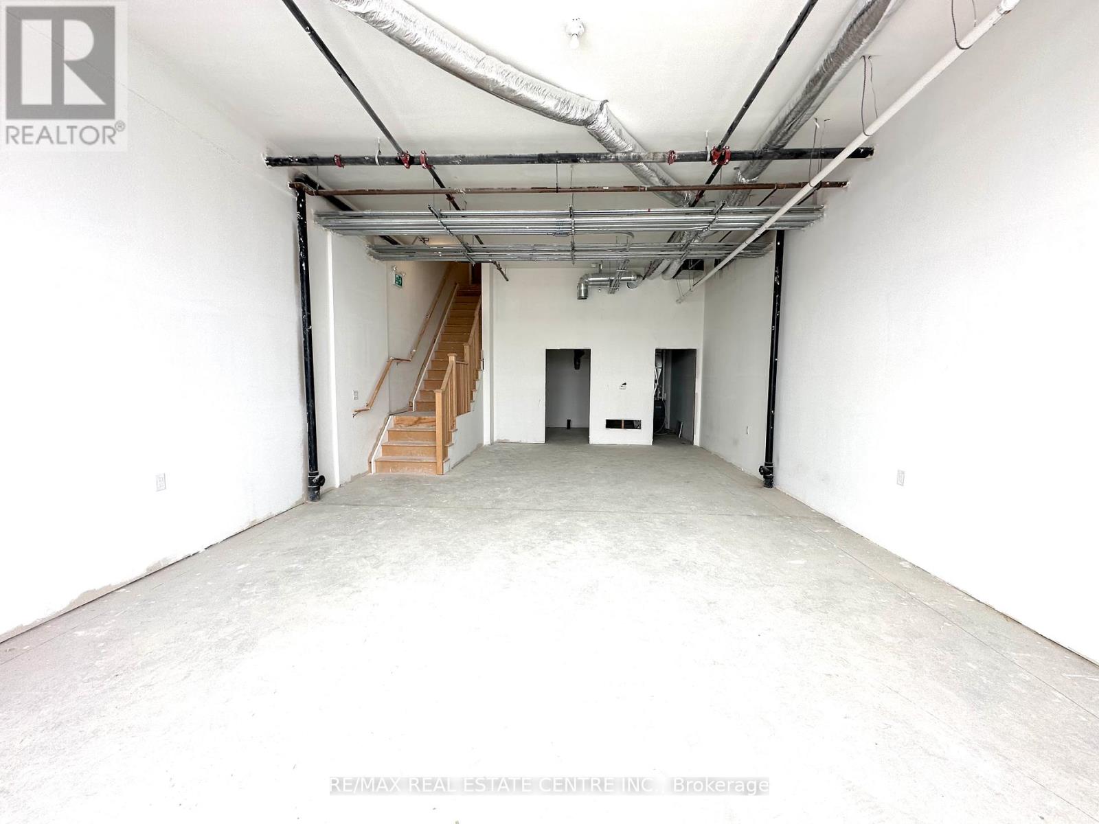 3 - 200 Dissette Street, Bradford West Gwillimbury, Ontario  L3Z 3G8 - Photo 4 - N12833010