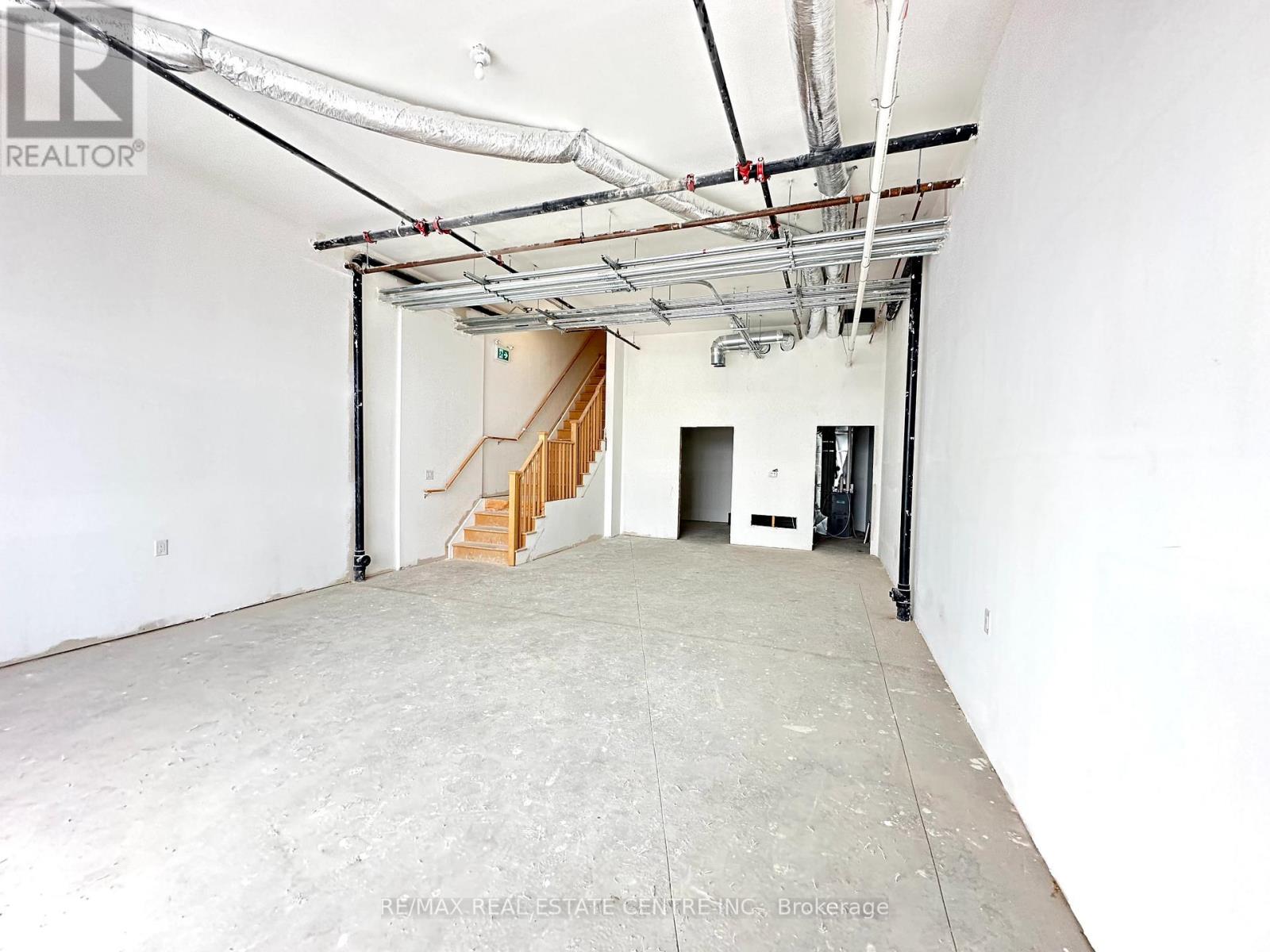 3 - 200 Dissette Street, Bradford West Gwillimbury, Ontario  L3Z 3G8 - Photo 6 - N12833010