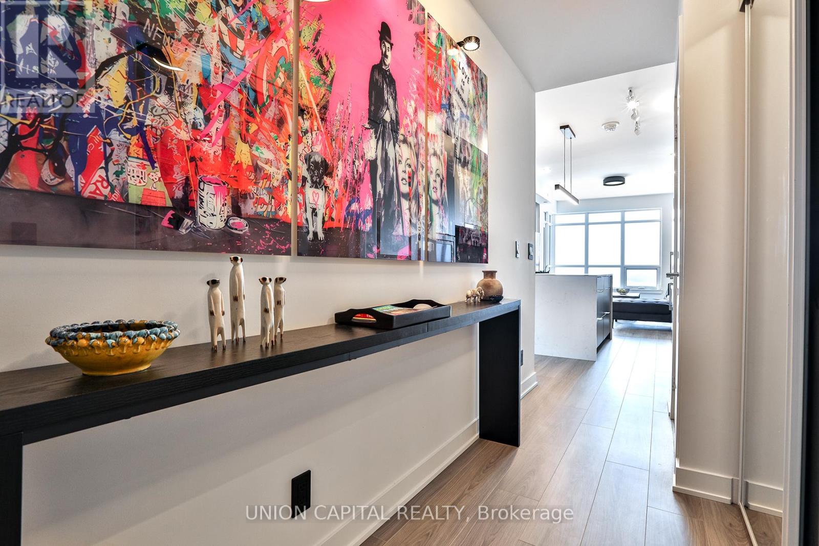 1002 - 30 UPPER MALL WAY, Vaughan, Ontario