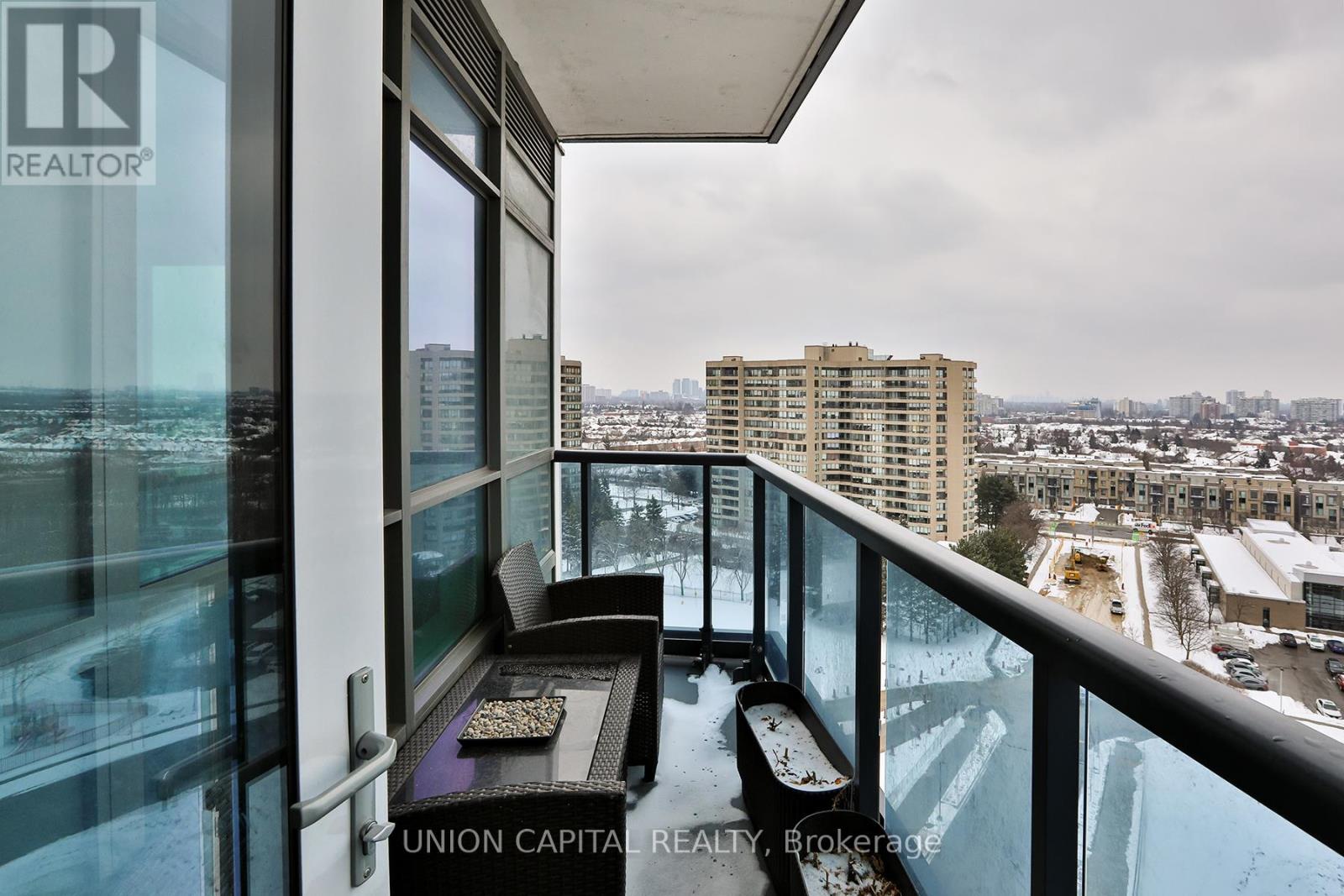 1002 - 30 Upper Mall Way, Vaughan, Ontario  L4J 0L7 - Photo 17 - N12833090