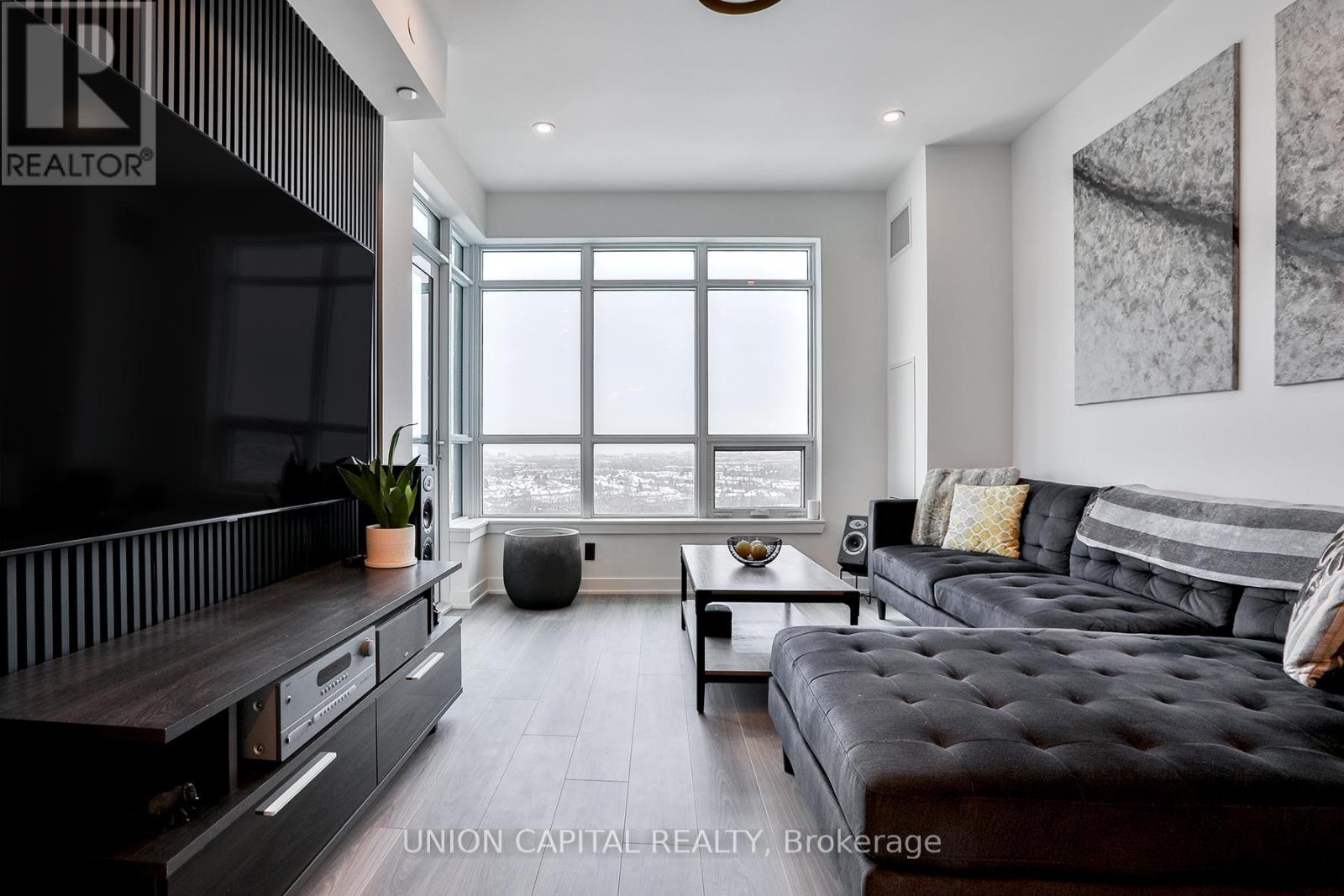 1002 - 30 Upper Mall Way, Vaughan, Ontario  L4J 0L7 - Photo 4 - N12833090