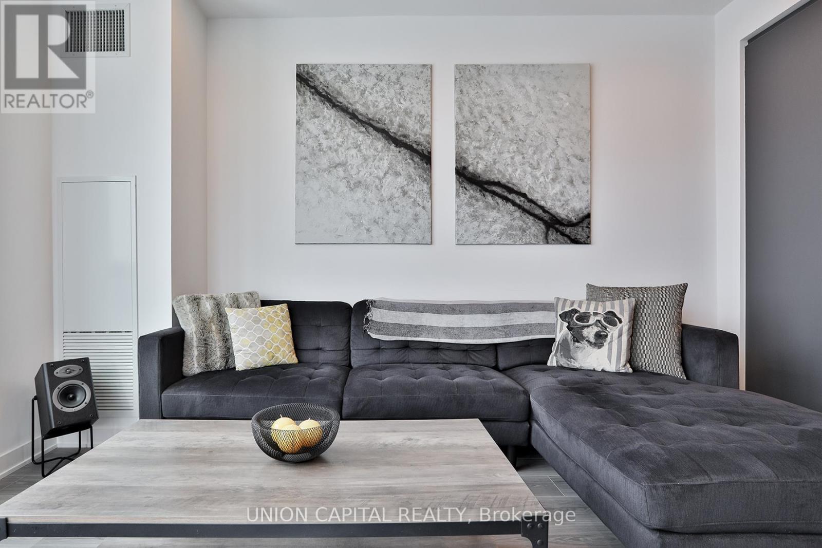 1002 - 30 Upper Mall Way, Vaughan, Ontario  L4J 0L7 - Photo 6 - N12833090