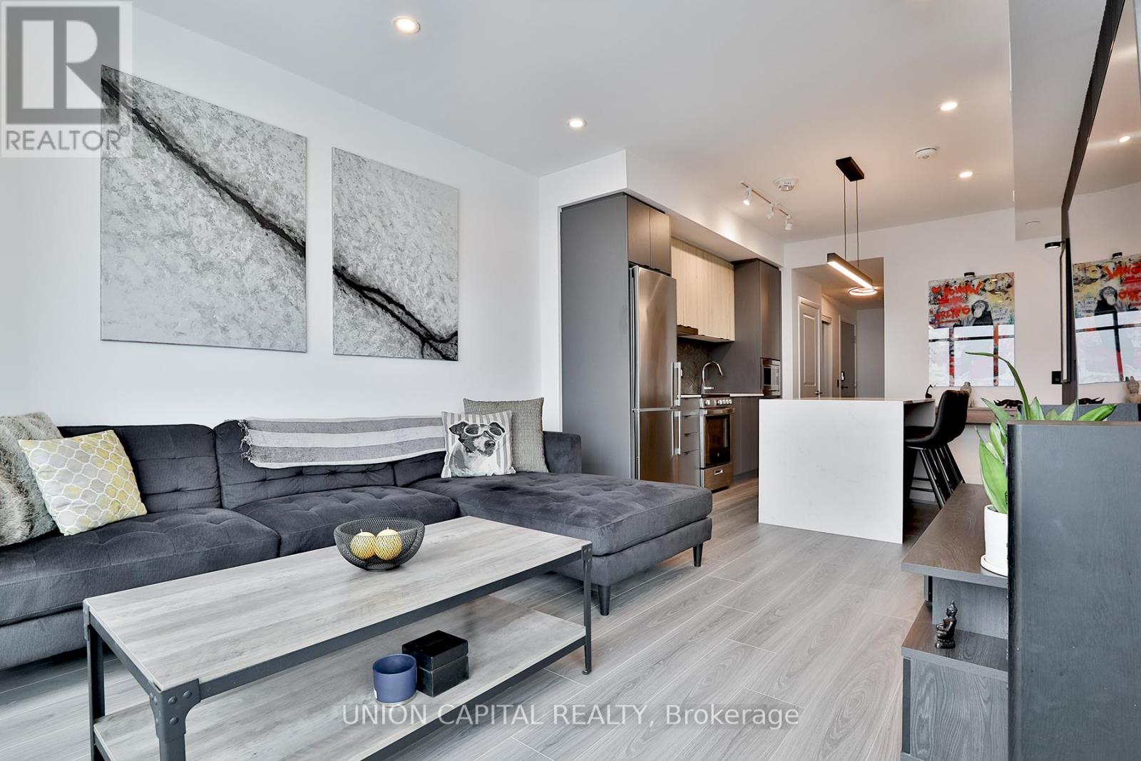 1002 - 30 Upper Mall Way, Vaughan, Ontario  L4J 0L7 - Photo 8 - N12833090