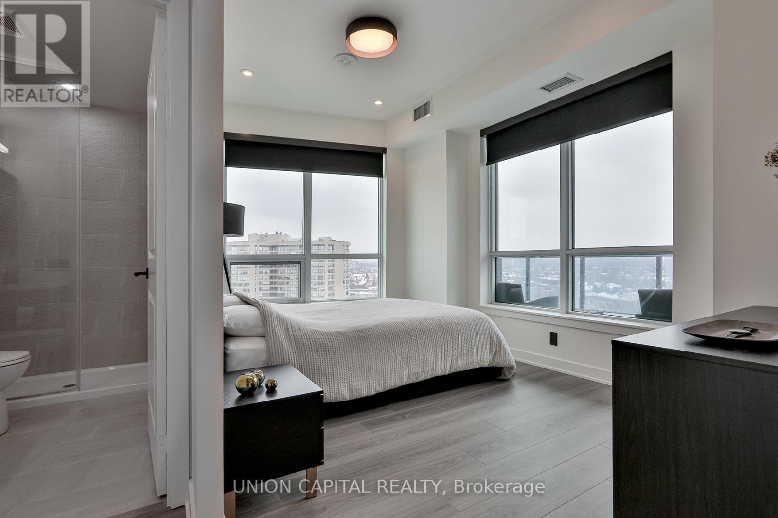 1002 - 30 Upper Mall Way, Vaughan, Ontario  L4J 0L7 - Photo 9 - N12833090