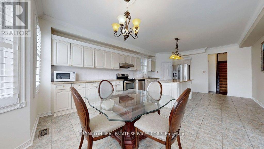 18 Bridleford Court, Markham, Ontario  L3P 7Z2 - Photo 12 - N12833100