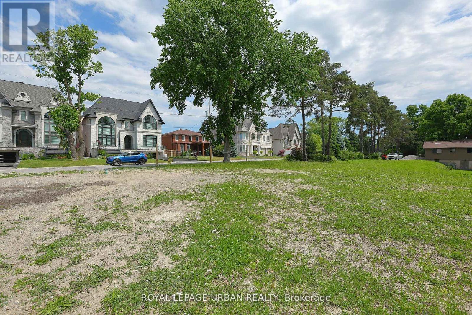 28 Avenue Road, Richmond Hill, Ontario  L4C 6C6 - Photo 3 - N12833174