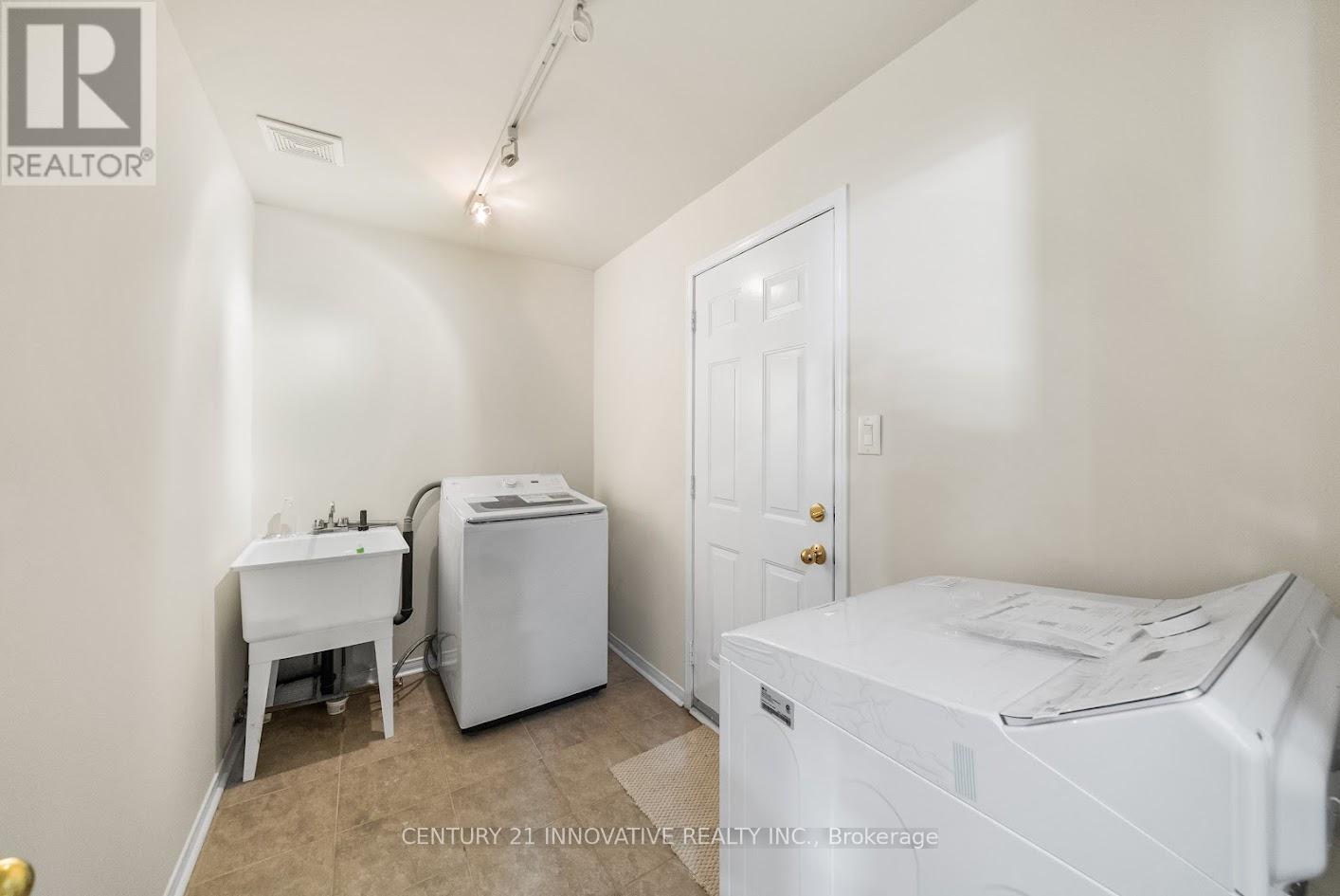 917 Joe Persechini Drive, Newmarket, Ontario  L3X 2Y8 - Photo 24 - N12833194