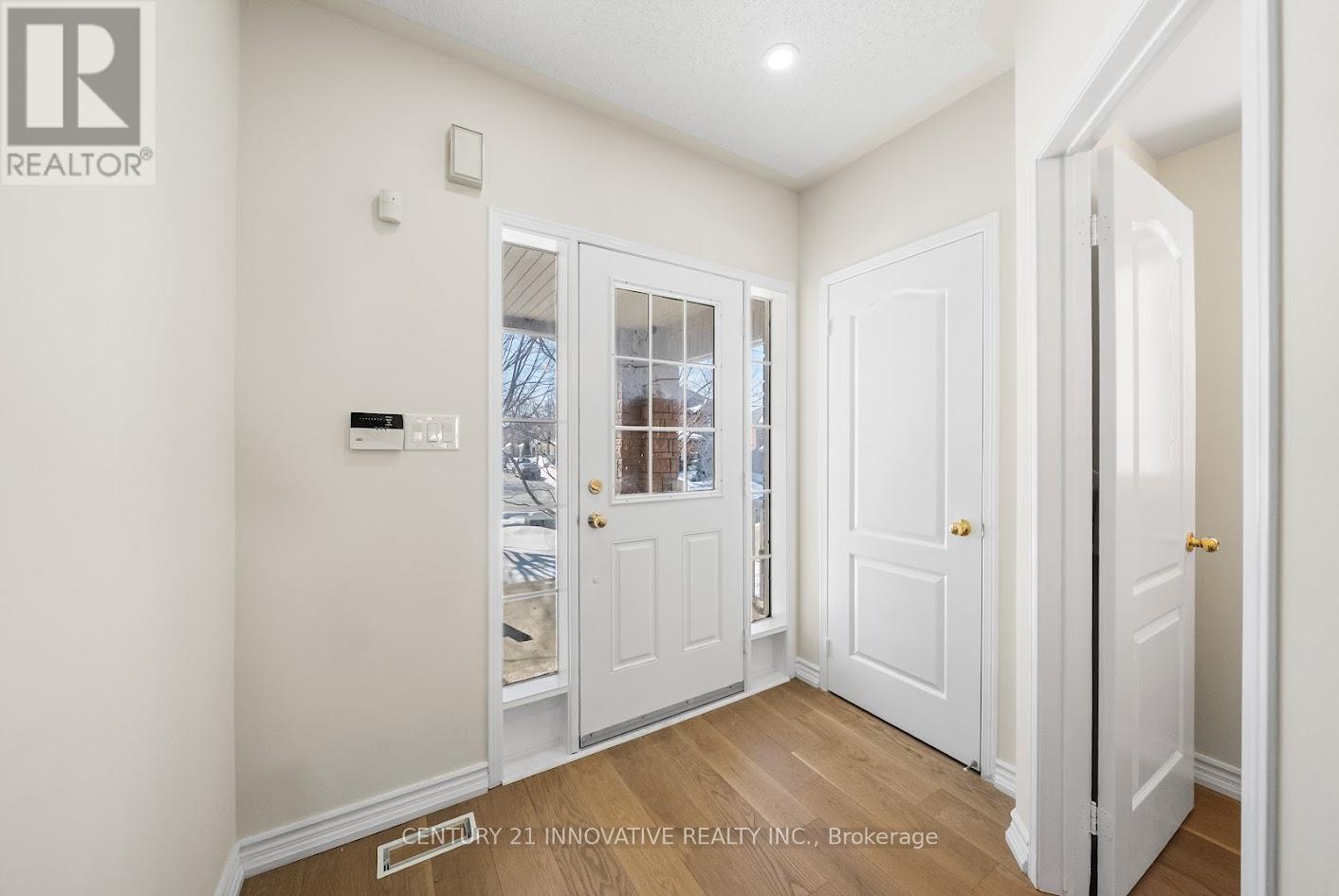 917 Joe Persechini Drive, Newmarket, Ontario  L3X 2Y8 - Photo 6 - N12833194