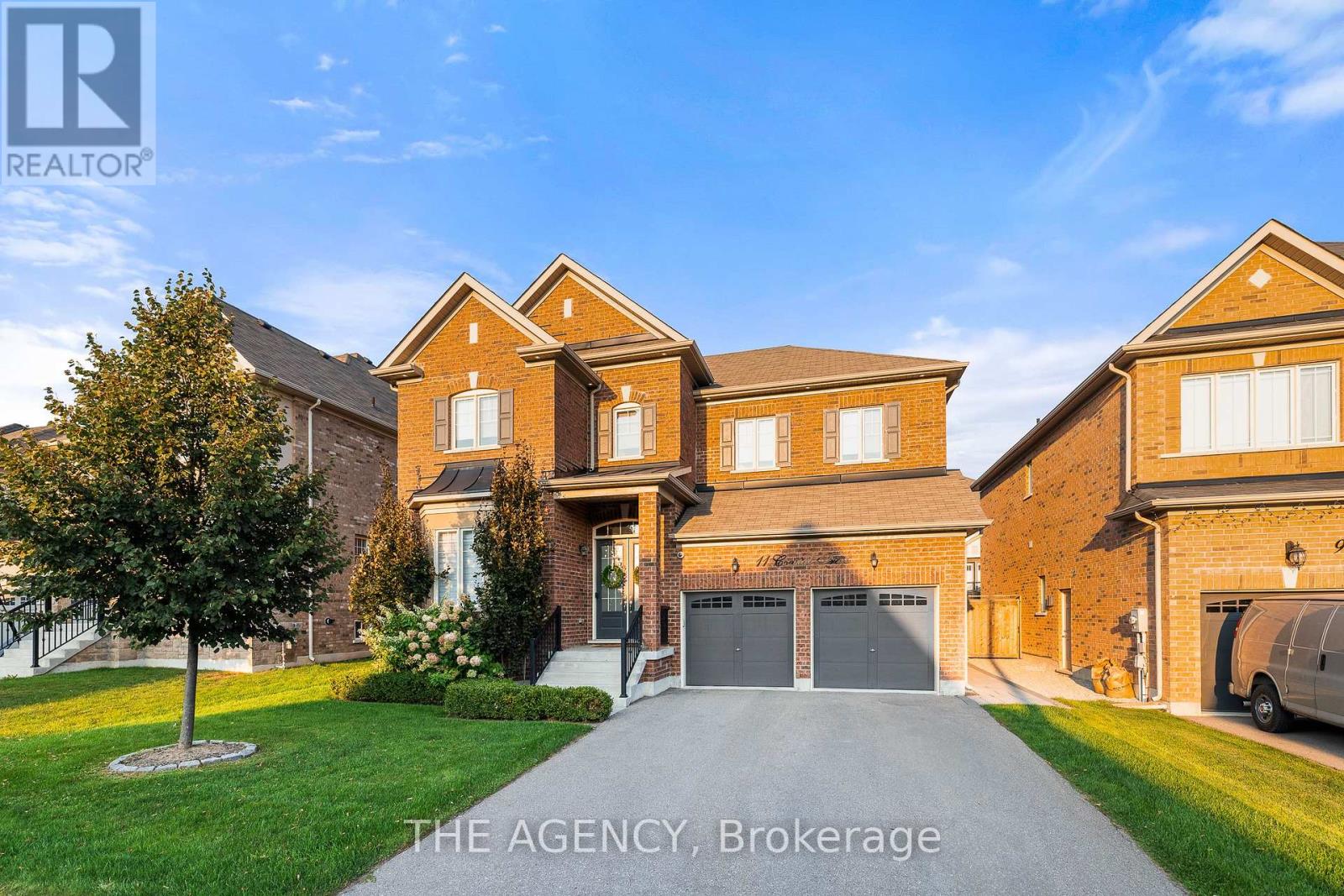 11 Coastal Trail, King, Ontario  L7B 0A5 - Photo 2 - N12833214