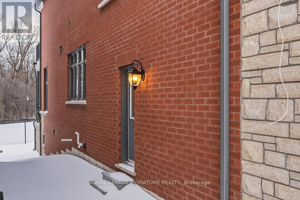 16 Gianvito Crescent, King, Ontario  L7B 0T2 - Photo 35 - N12833284