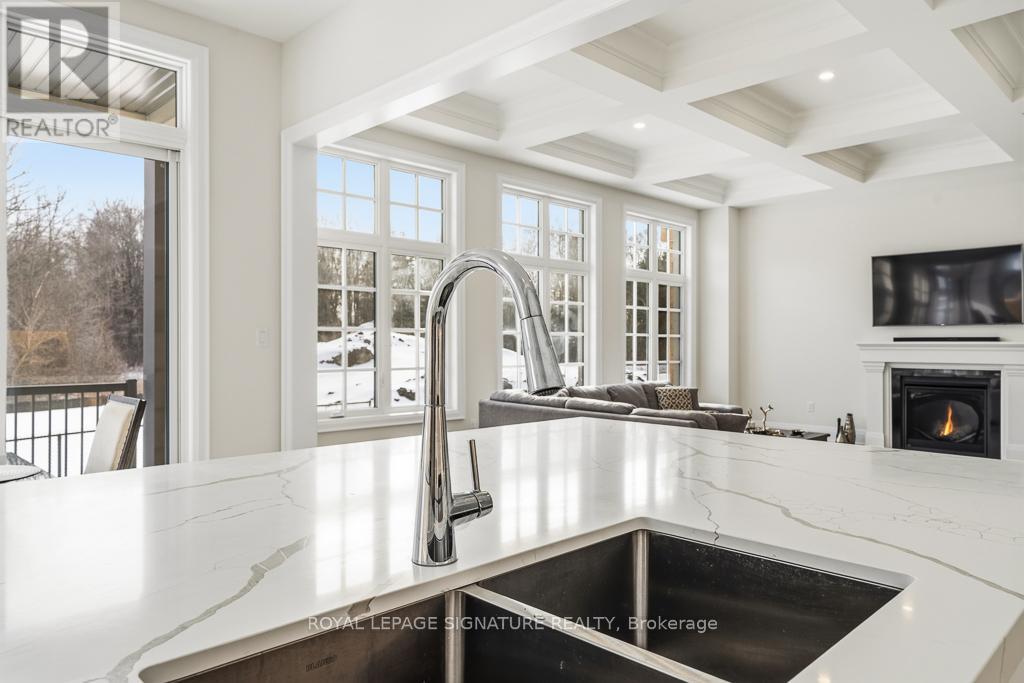 16 Gianvito Crescent, King, Ontario  L7B 0T2 - Photo 8 - N12833284