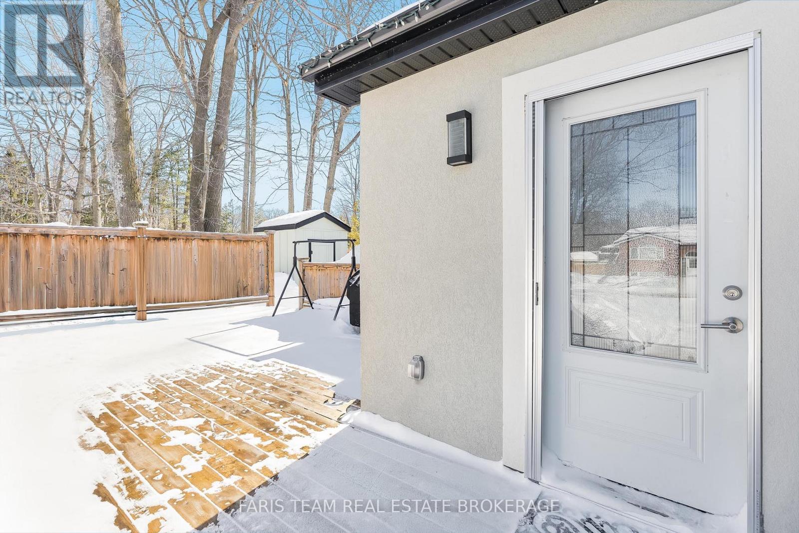 33 Frank Street, Wasaga Beach, Ontario  L9Z 1P9 - Photo 15 - S12832922