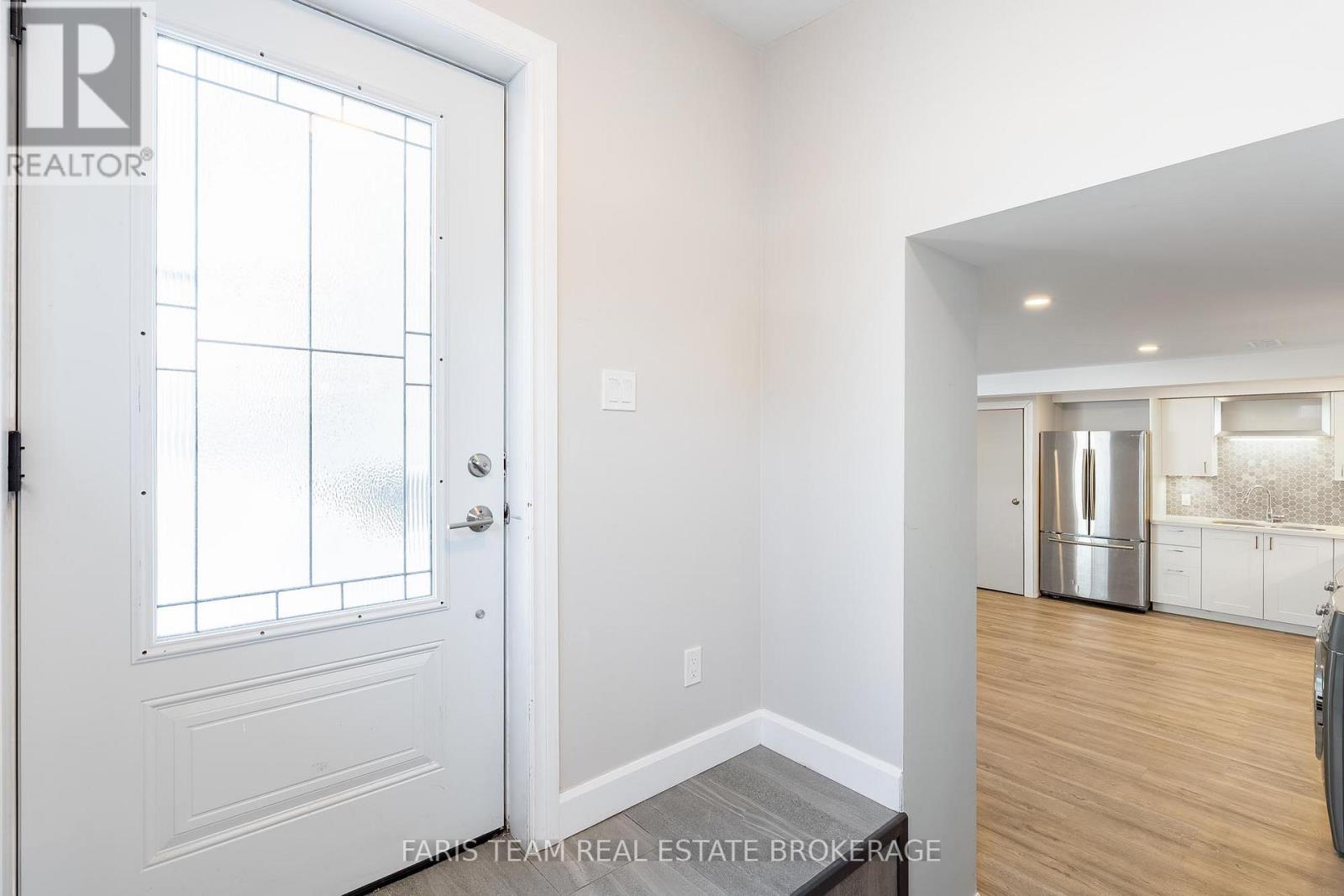 33 Frank Street, Wasaga Beach, Ontario  L9Z 1P9 - Photo 17 - S12832922