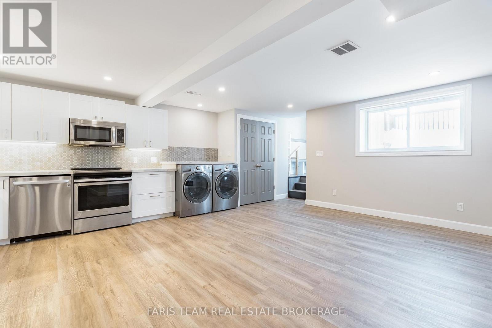 33 Frank Street, Wasaga Beach, Ontario  L9Z 1P9 - Photo 23 - S12832922