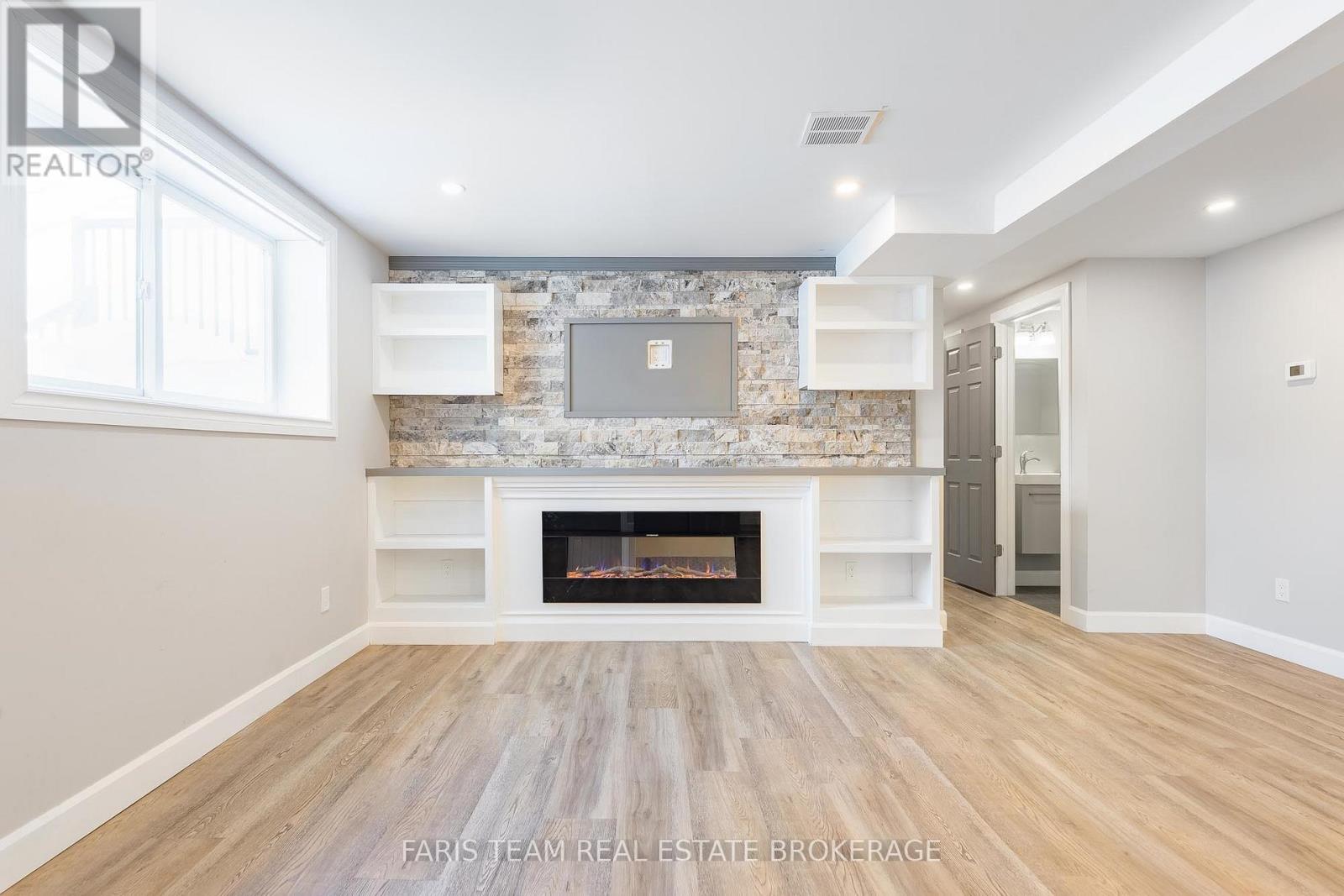 33 Frank Street, Wasaga Beach, Ontario  L9Z 1P9 - Photo 25 - S12832922