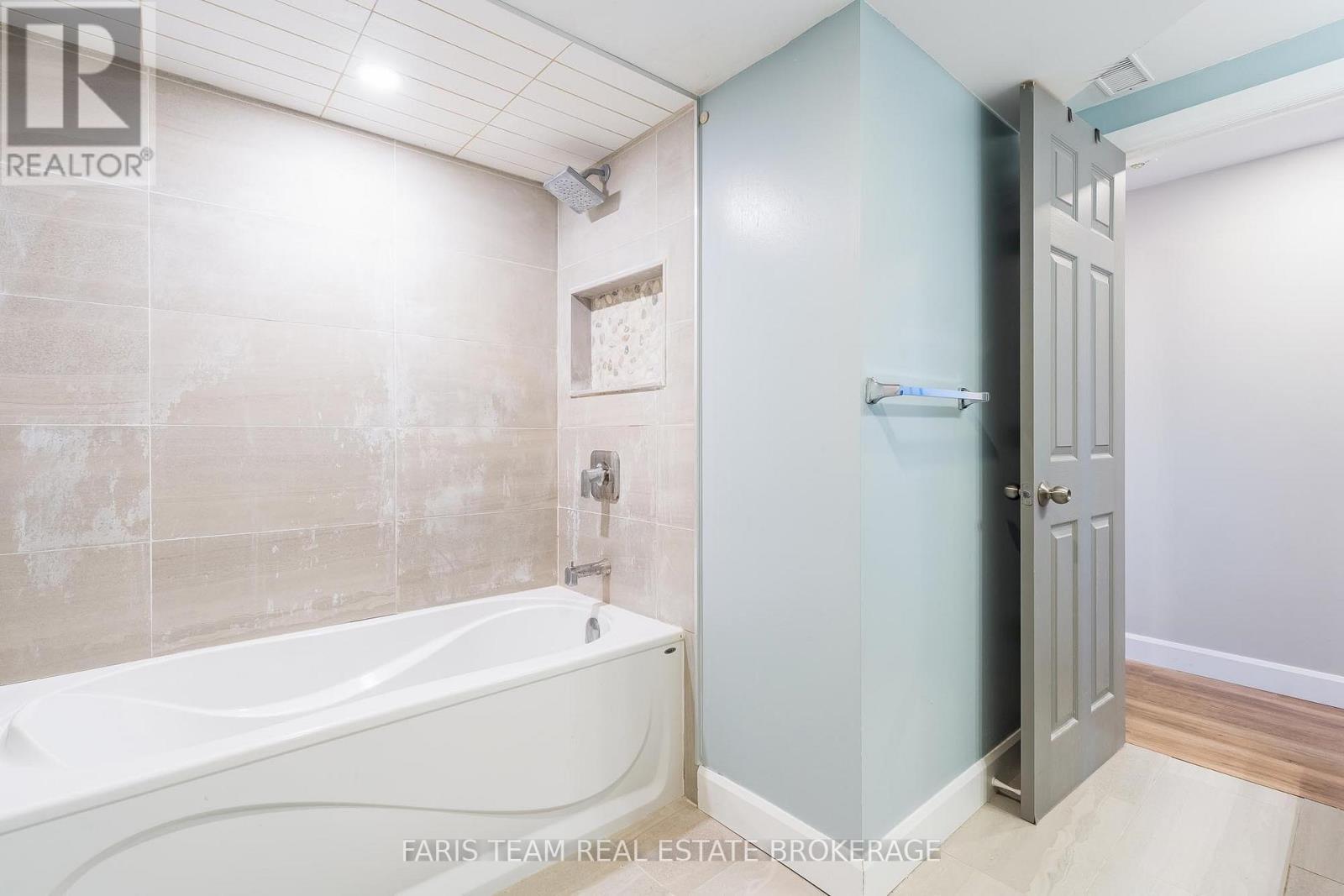 33 Frank Street, Wasaga Beach, Ontario  L9Z 1P9 - Photo 33 - S12832922