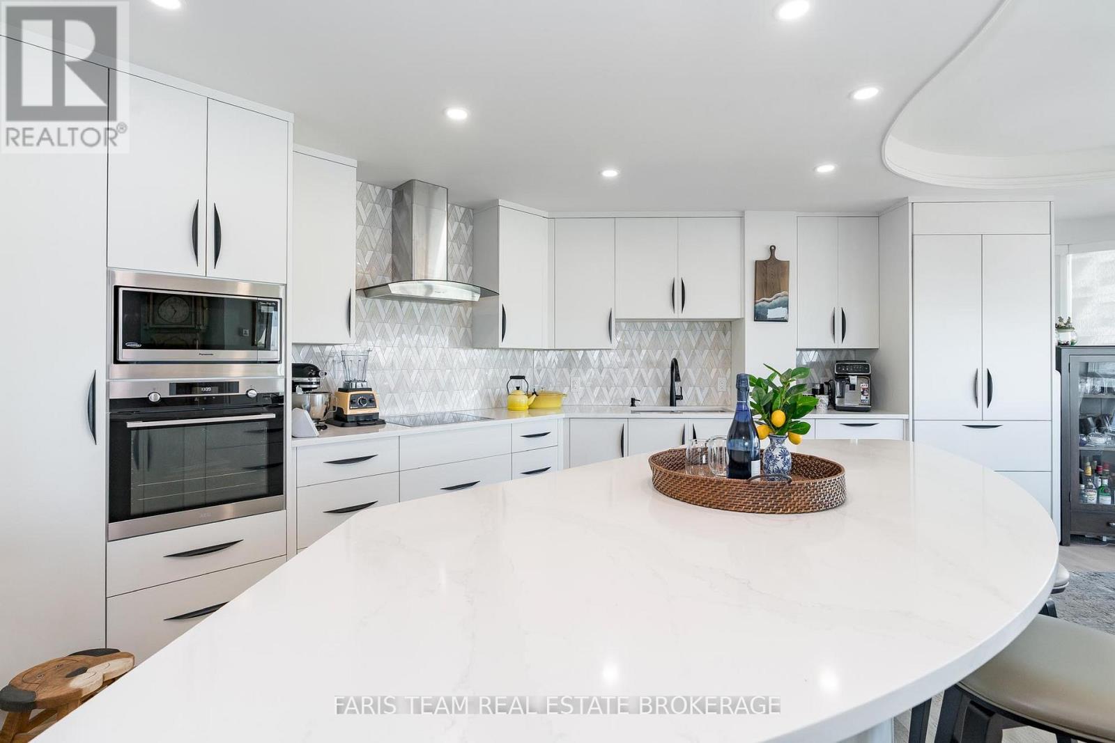 1409 - 2 Toronto Street, Barrie (City Centre), Ontario  L4N 9R2 - Photo 5 - S12833116